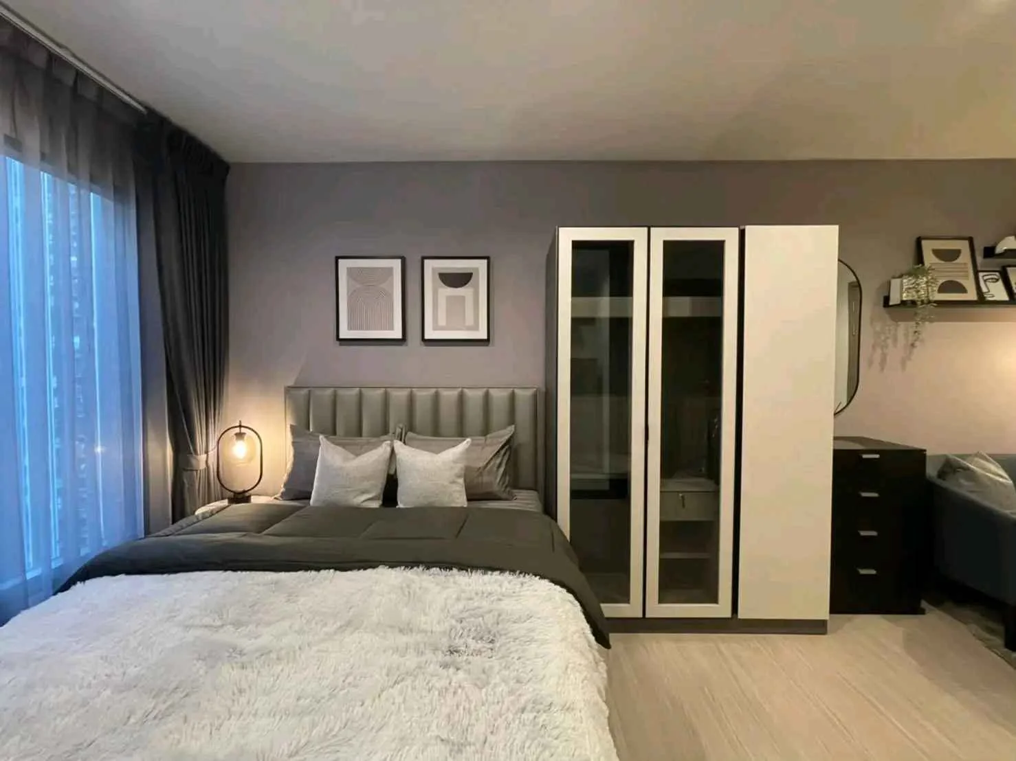 Studio condo in Life Asoke Hype