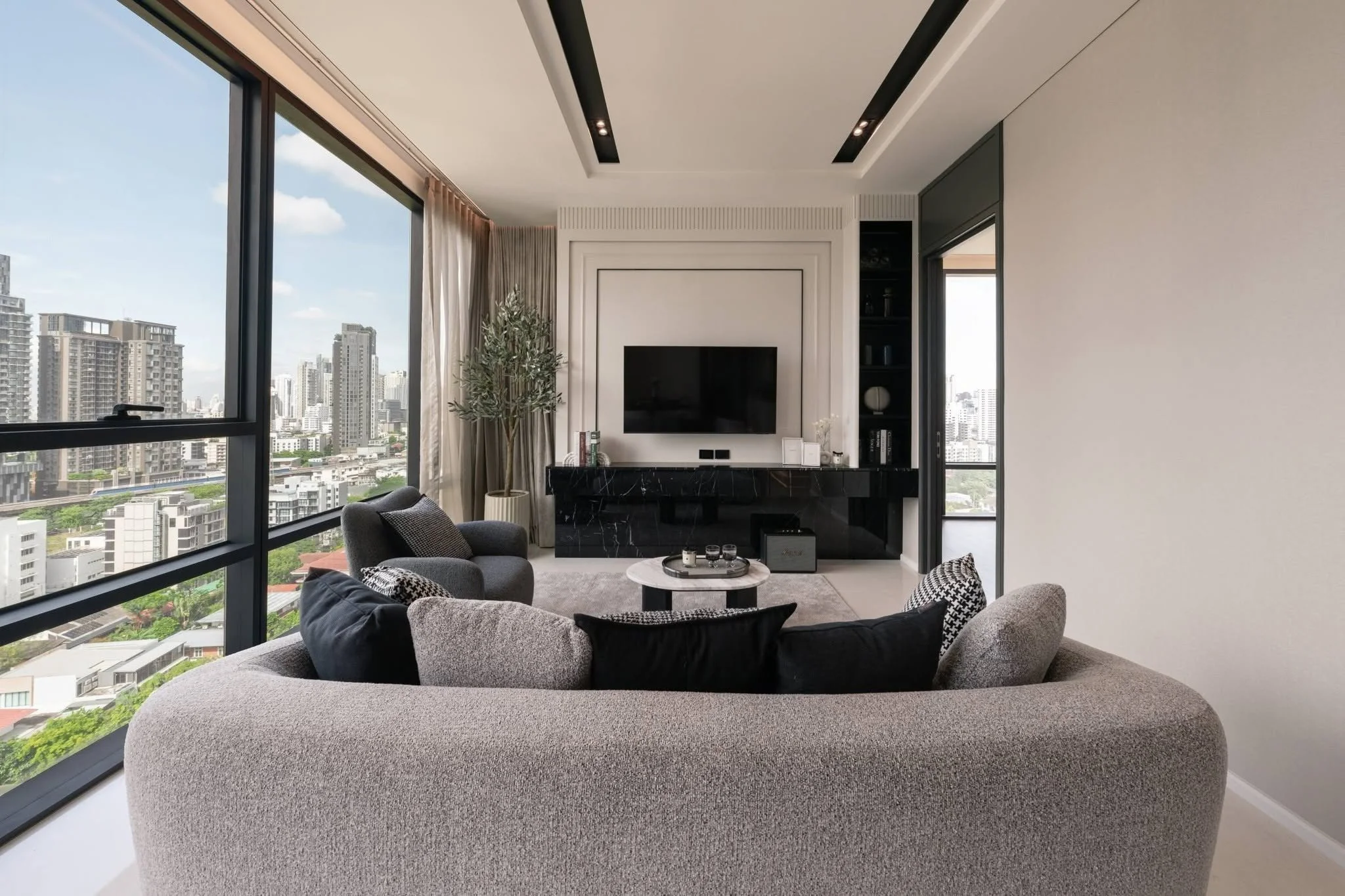 2 Bedroom condo in The Bangkok Thonglor