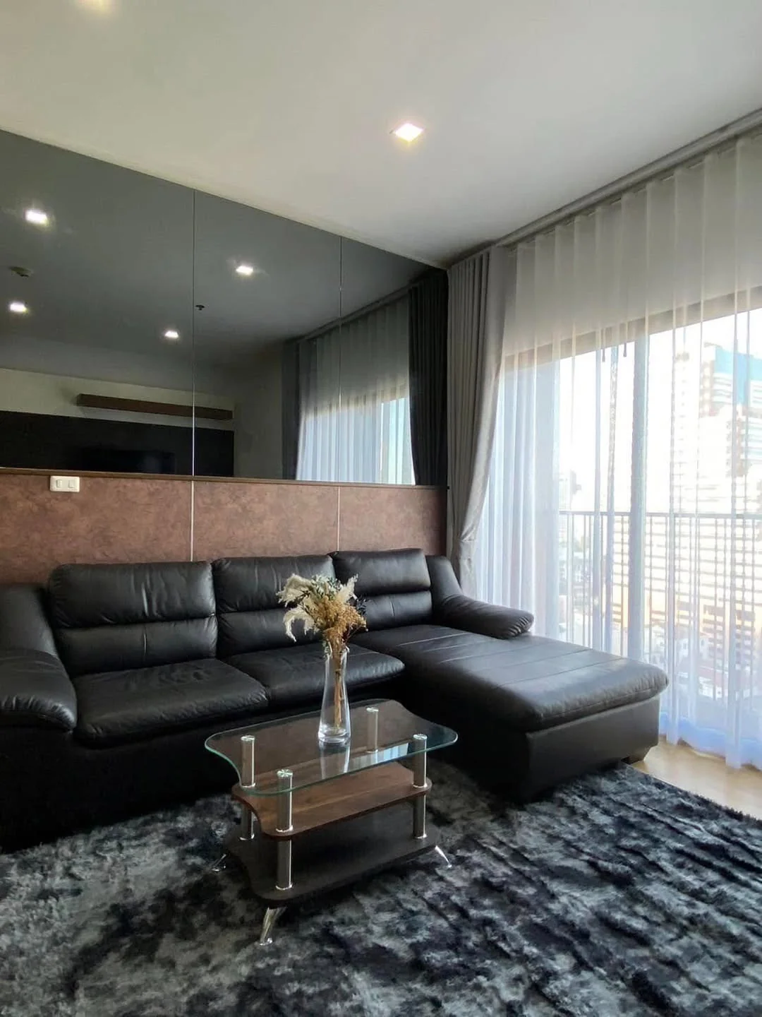 1 Bedroom condo in Noble Reveal