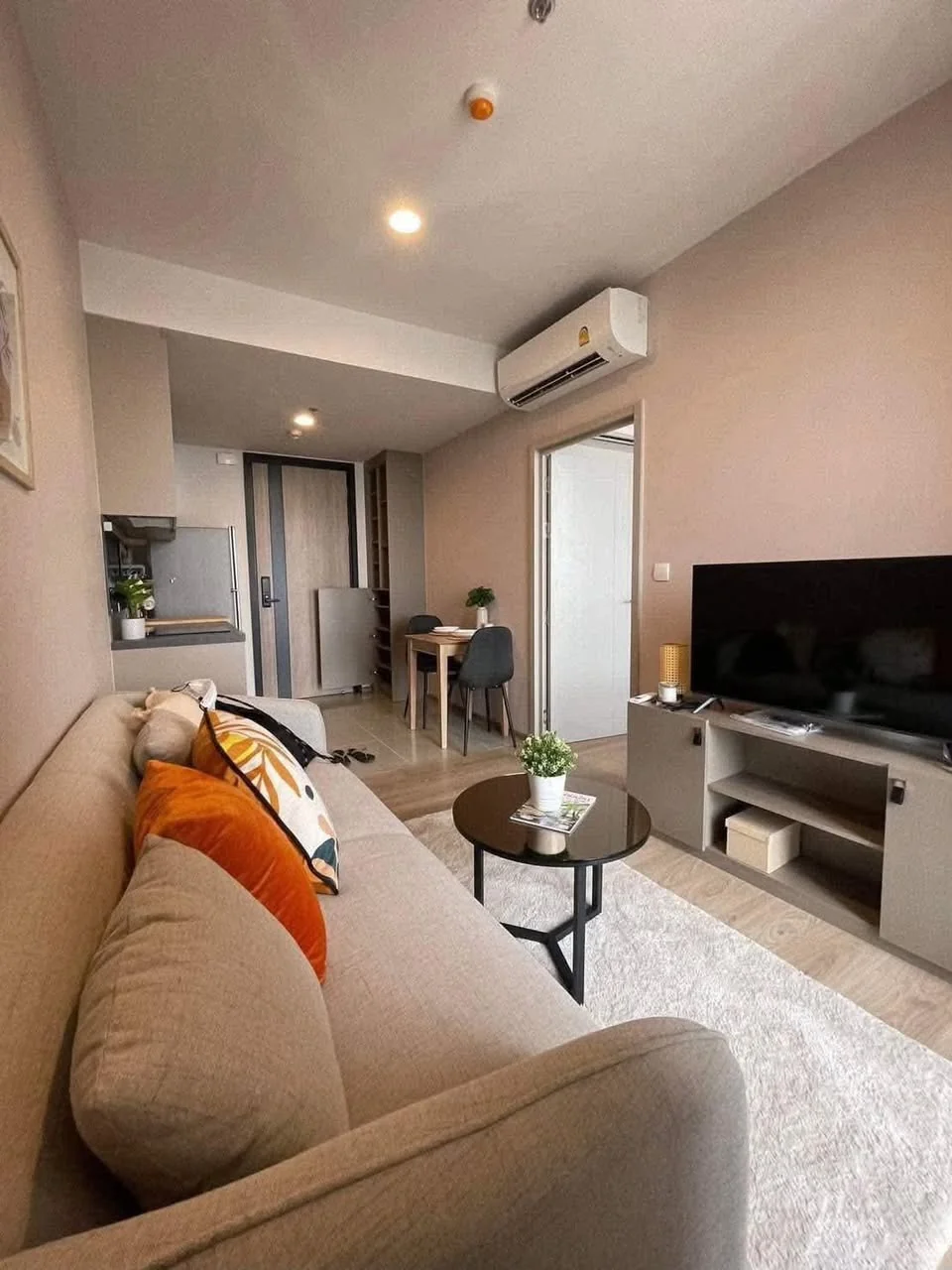 1 Bedroom condo in Oka Haus Sukhumvit 36