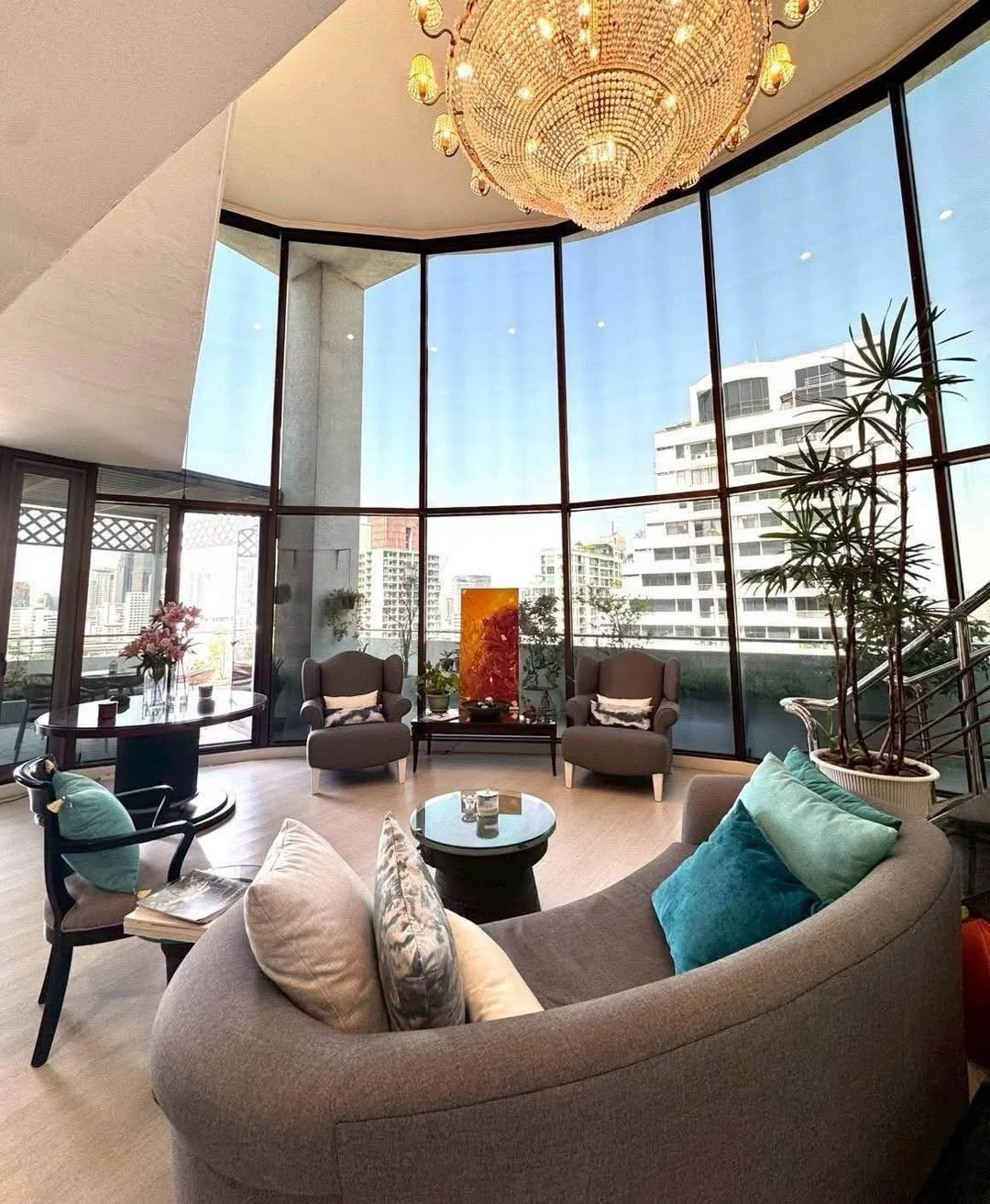 4 Bedroom condo in Supalai Place Sukhumvit 39
