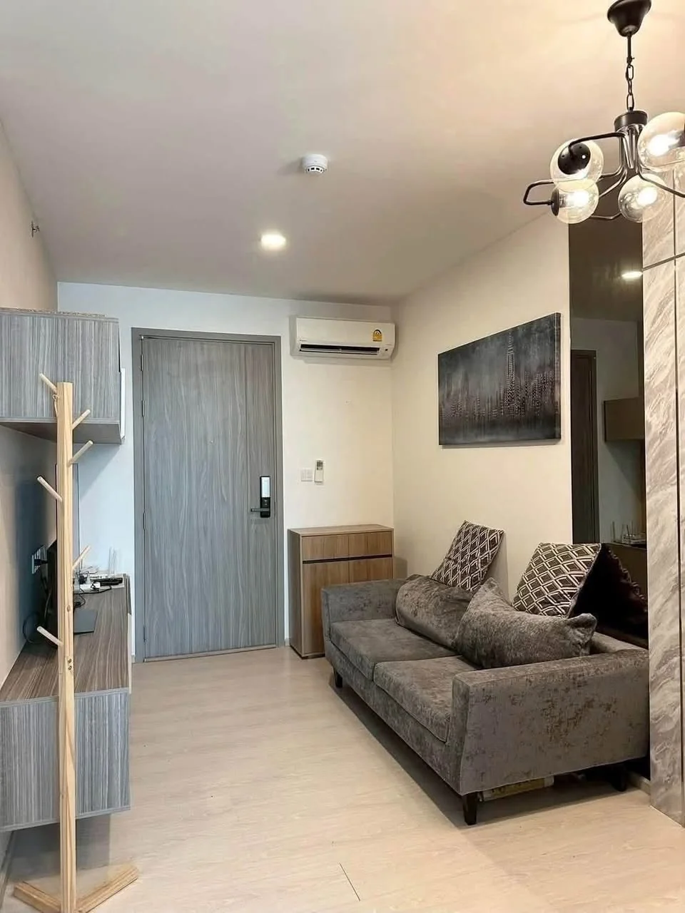 Studio condo in KnightsBridge Phaholyothin Interchange