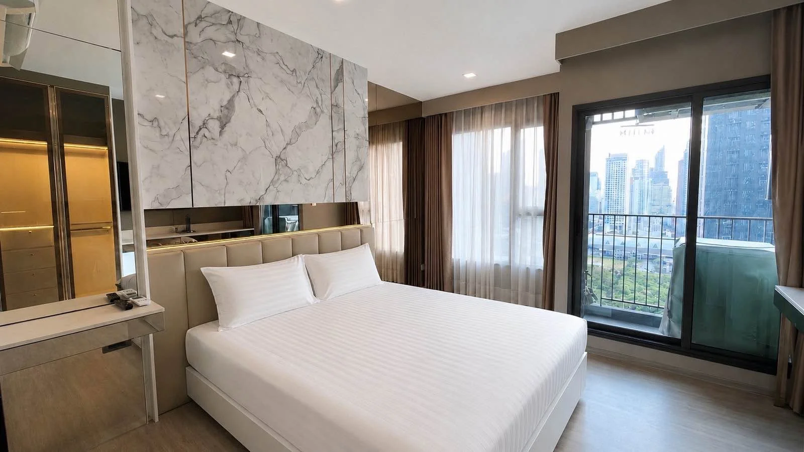 Studio condo in Life Asoke-Rama 9