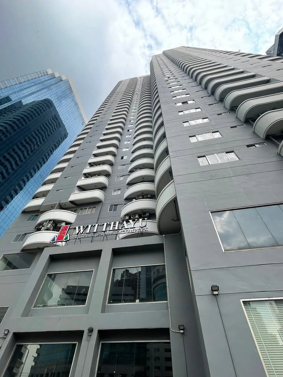 2 Bedroom condo in Witthayu Complex