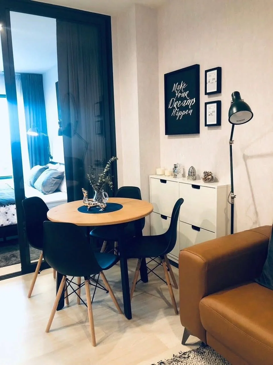 1 Bedroom condo in Life One Wireless