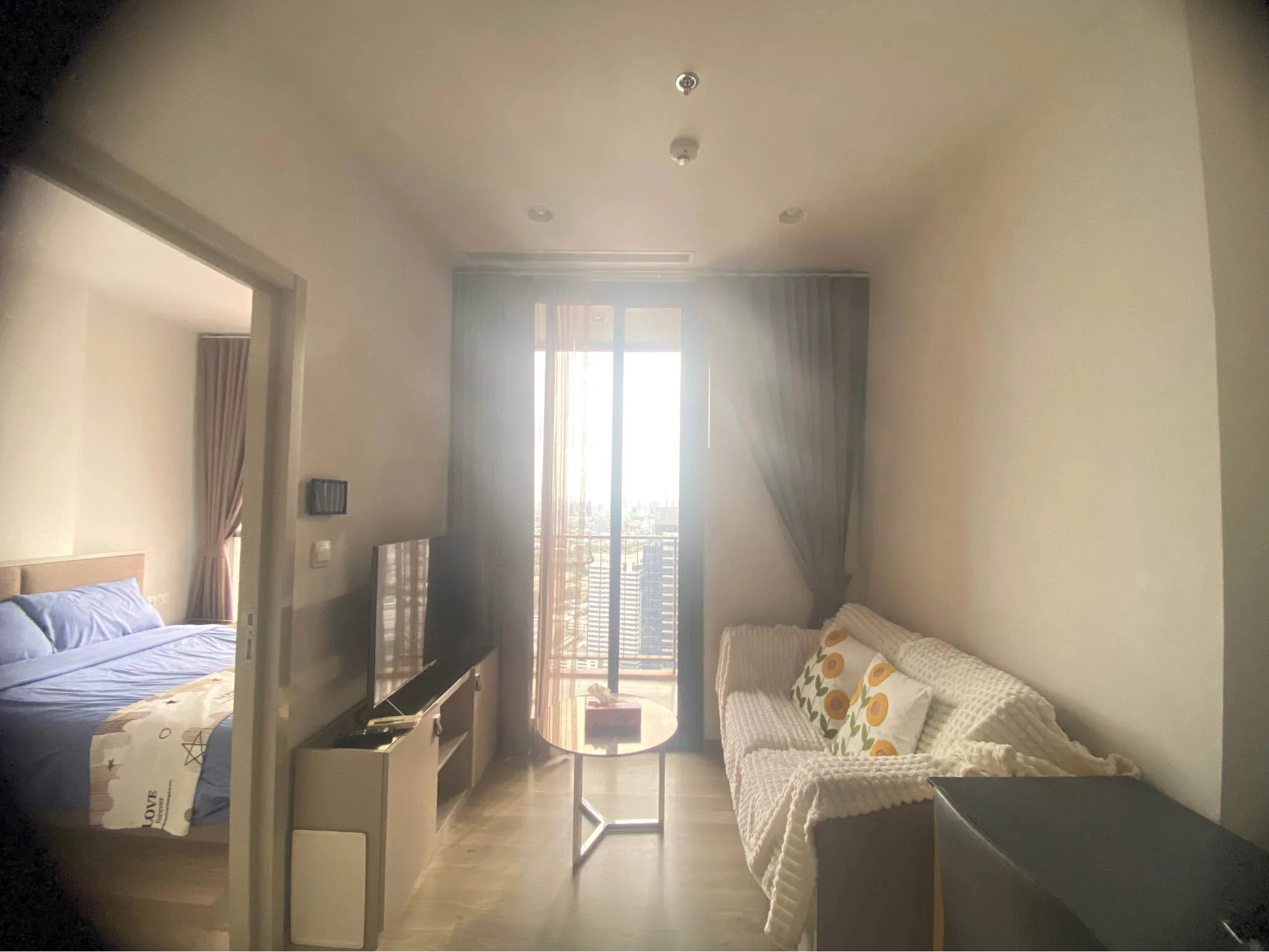 1 Bedroom condo in Oka Haus Sukhumvit 36