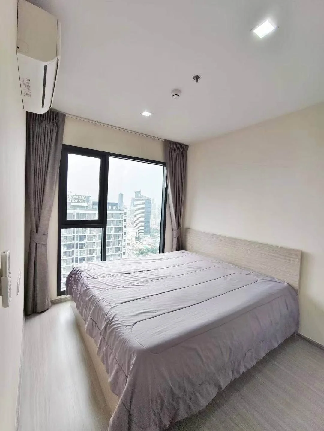 2 Bedroom condo in Life Asoke Hype