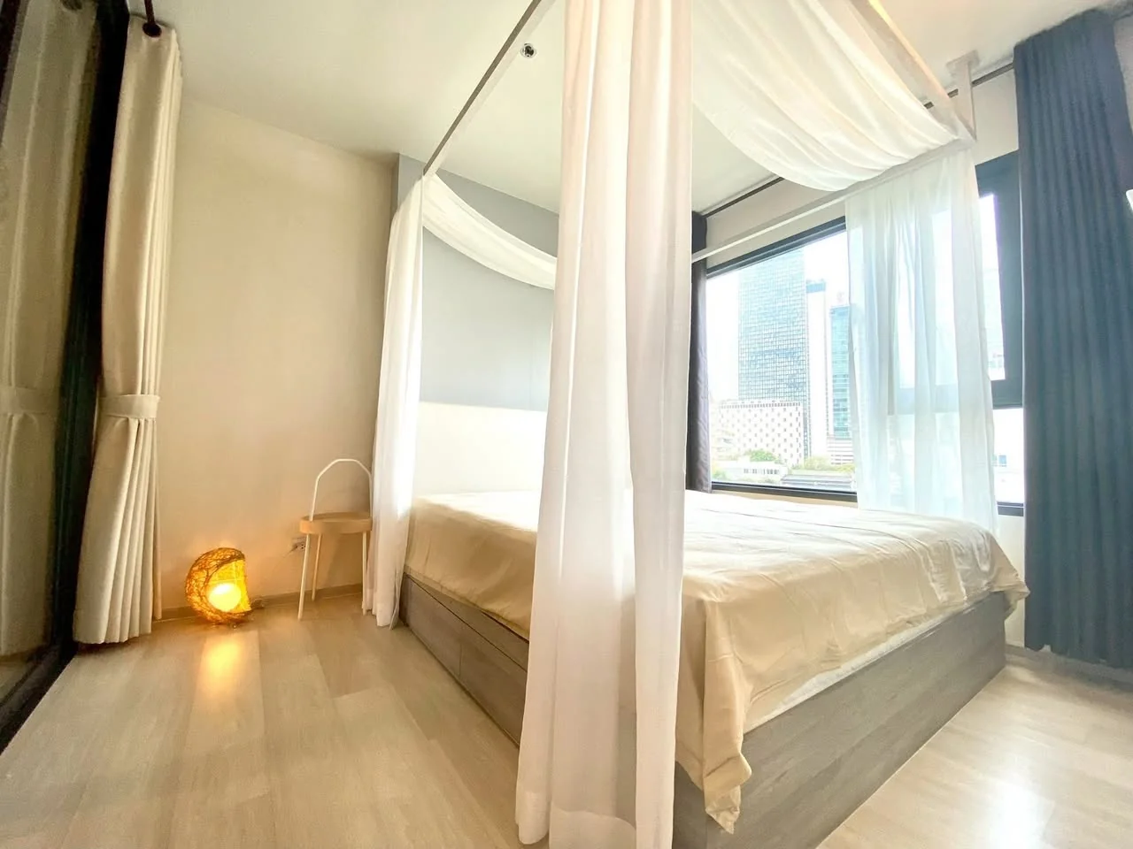 1 Bedroom condo in Life One Wireless