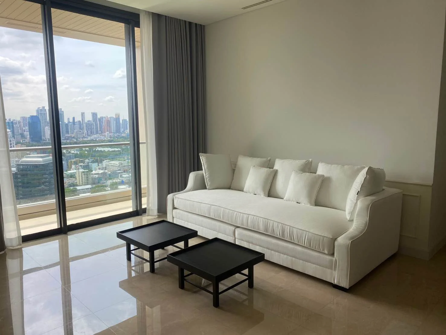 3 Bedroom condo in Sindhorn Residence