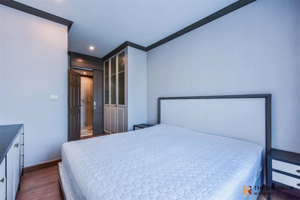 Studio condo in The Reserve Kasemsan 3