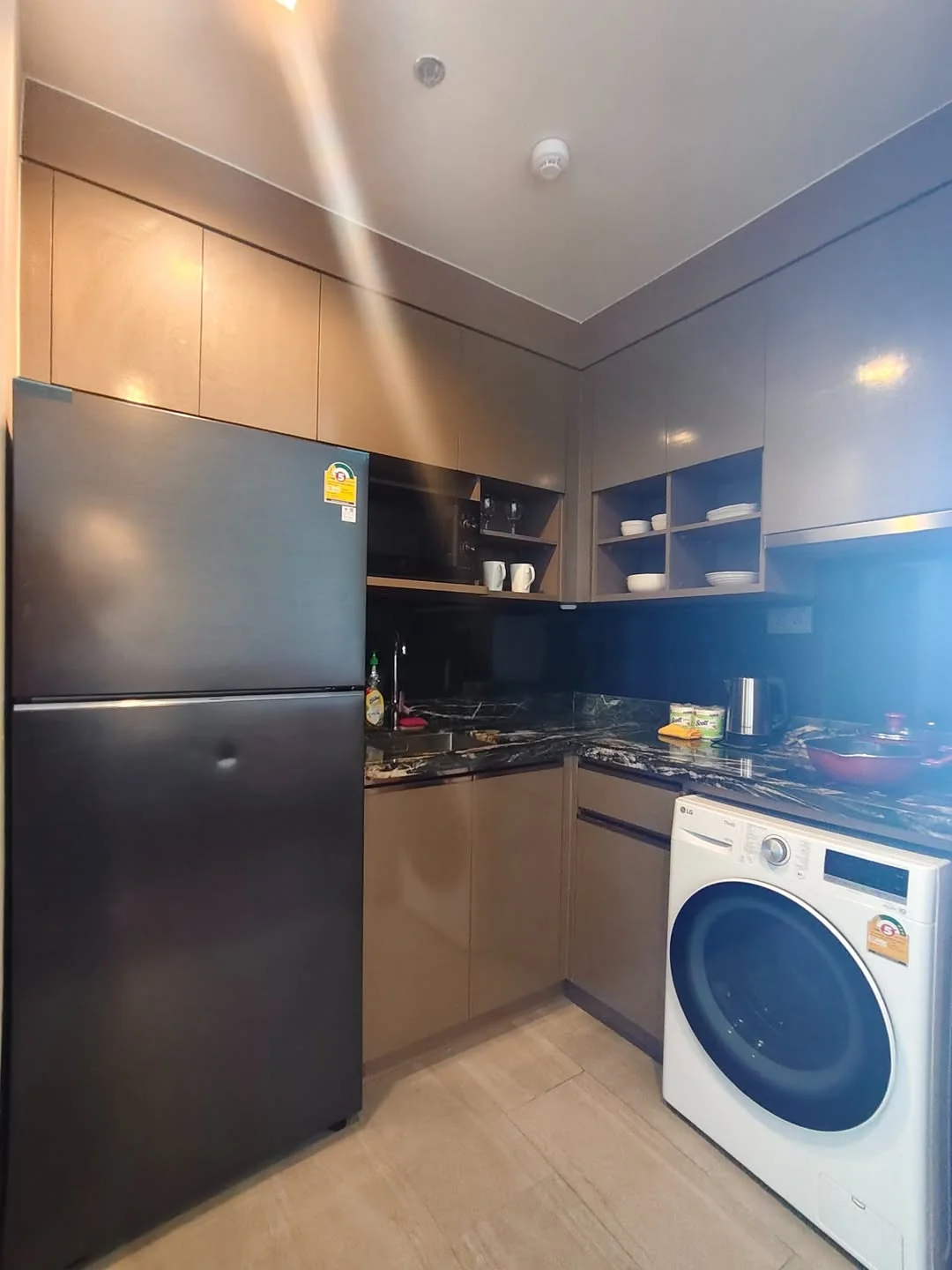 Studio condo in IDEO Q Victory