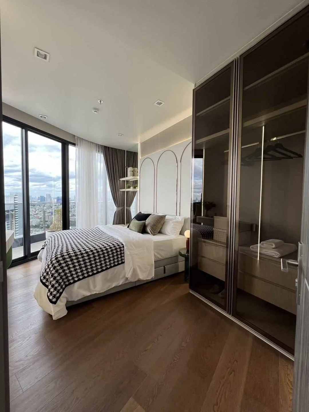 2 Bedroom condo in IDEO Q Victory