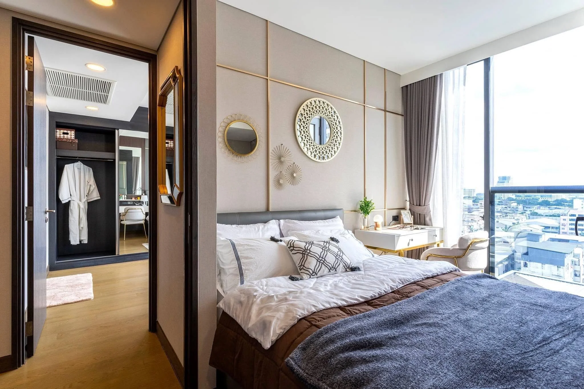 2 Bedroom condo in Siamese Exclusive Queens