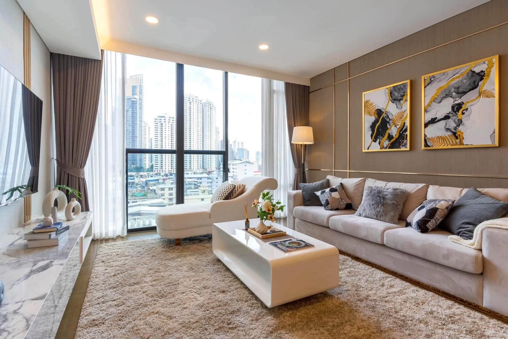 2 Bedroom condo in Siamese Exclusive Queens