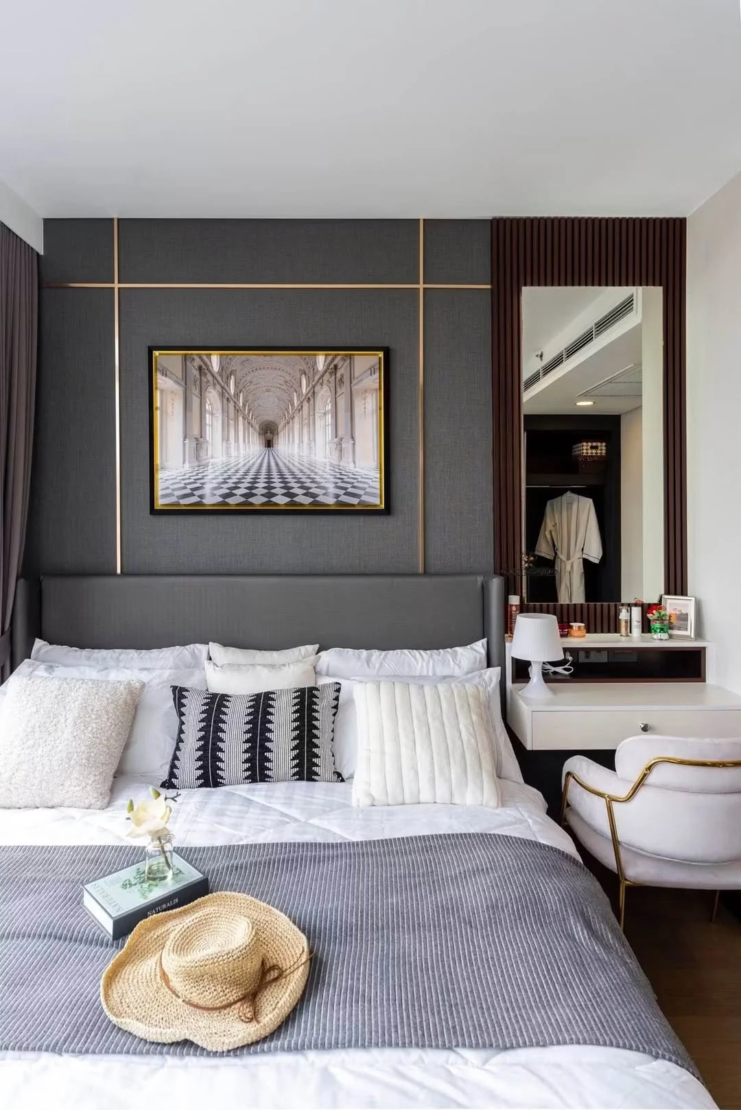 2 Bedroom condo in Siamese Exclusive Queens