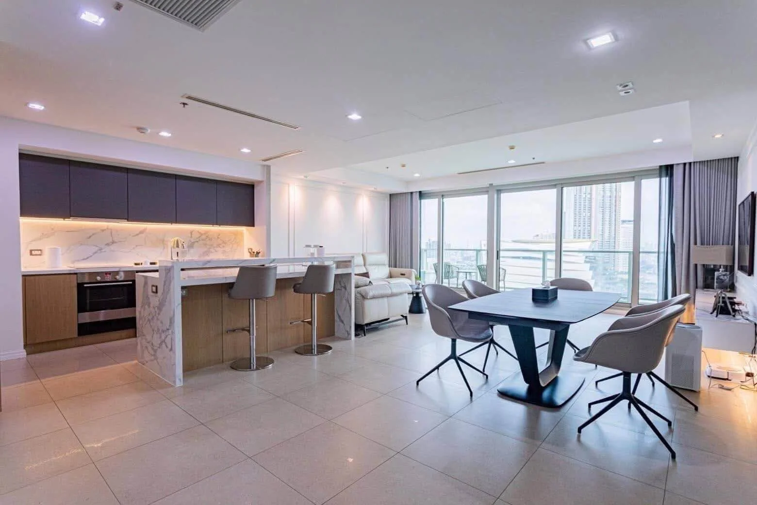 2 Bedroom condo in River House Condominium