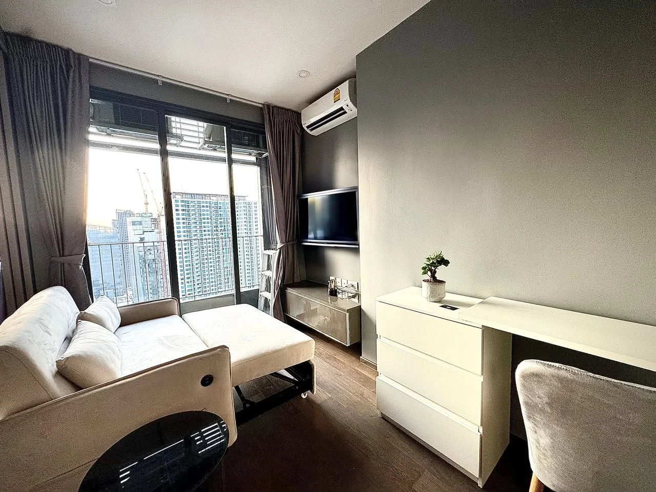 Studio condo in IDEO Q Siam-Ratchathewi