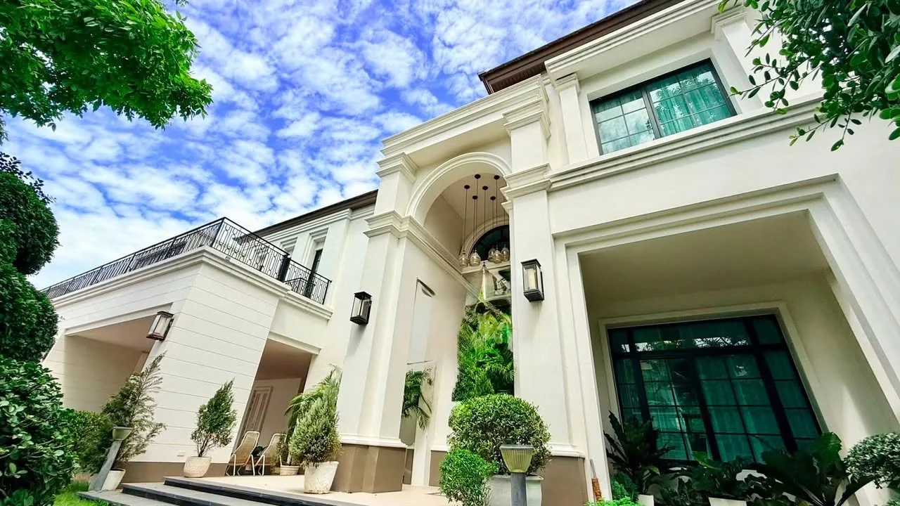 4 Bedroom condo in Baan Sansiri Pattanakarn