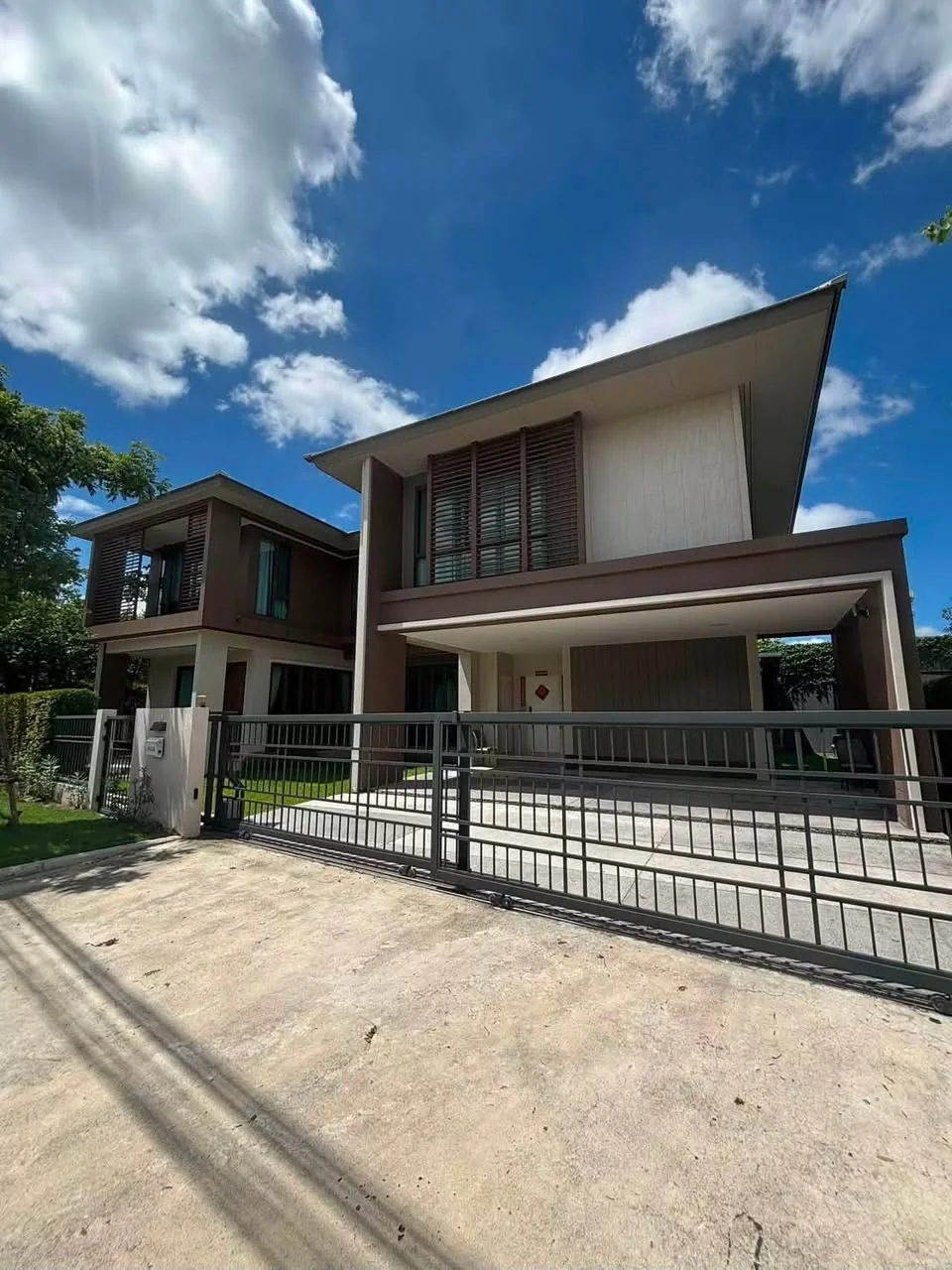 4 Bedroom condo in Burasiri Krungthep Kreetha