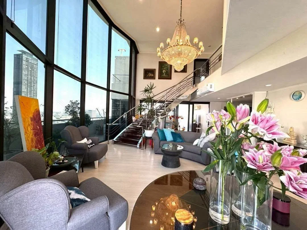 4 Bedroom condo in Supalai Place Sukhumvit 39