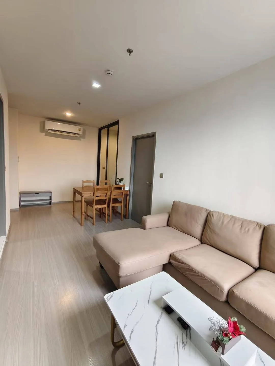 2 Bedroom condo in Life Asoke Hype