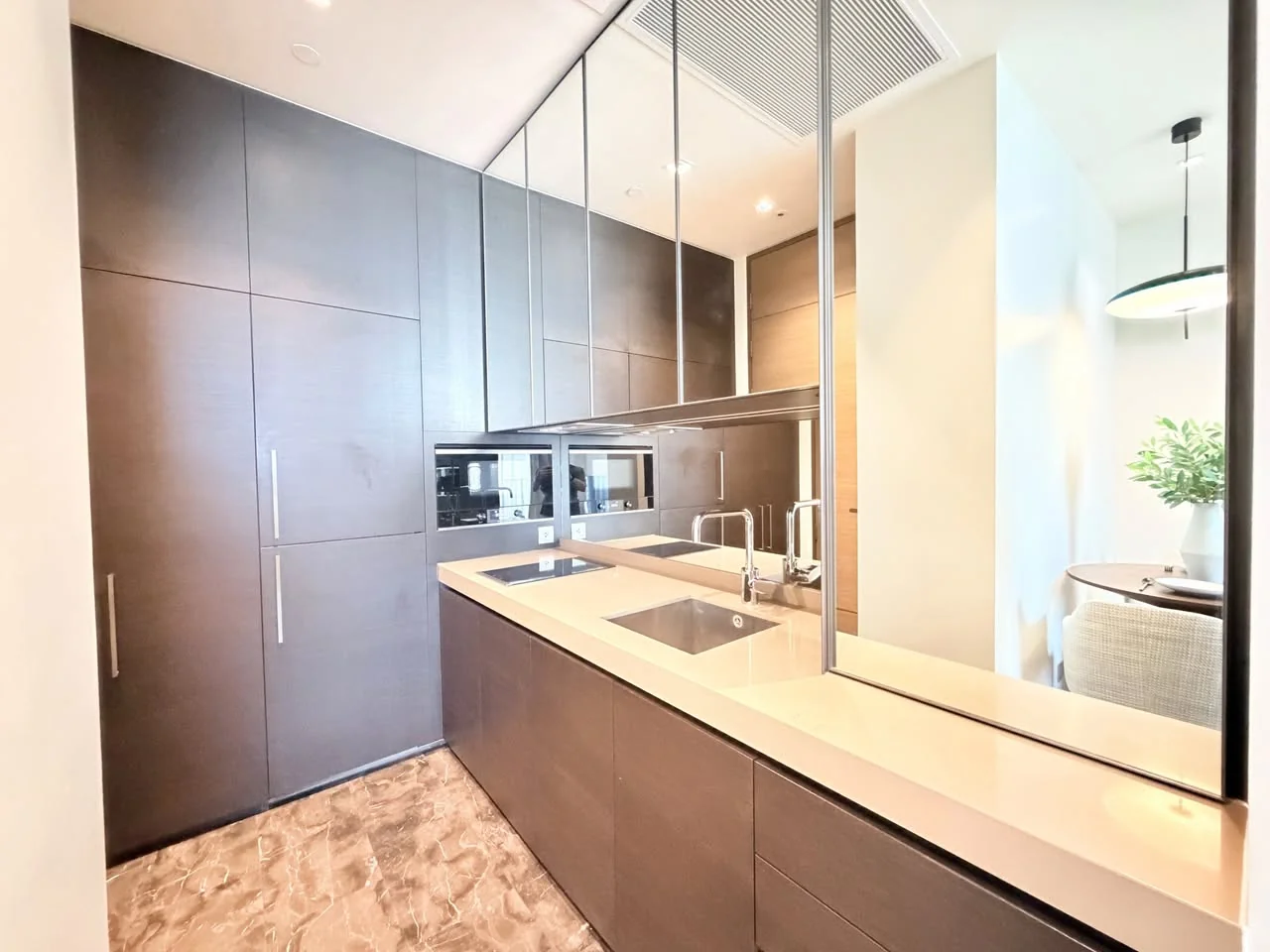 1 Bedroom condo in 28 Chidlom