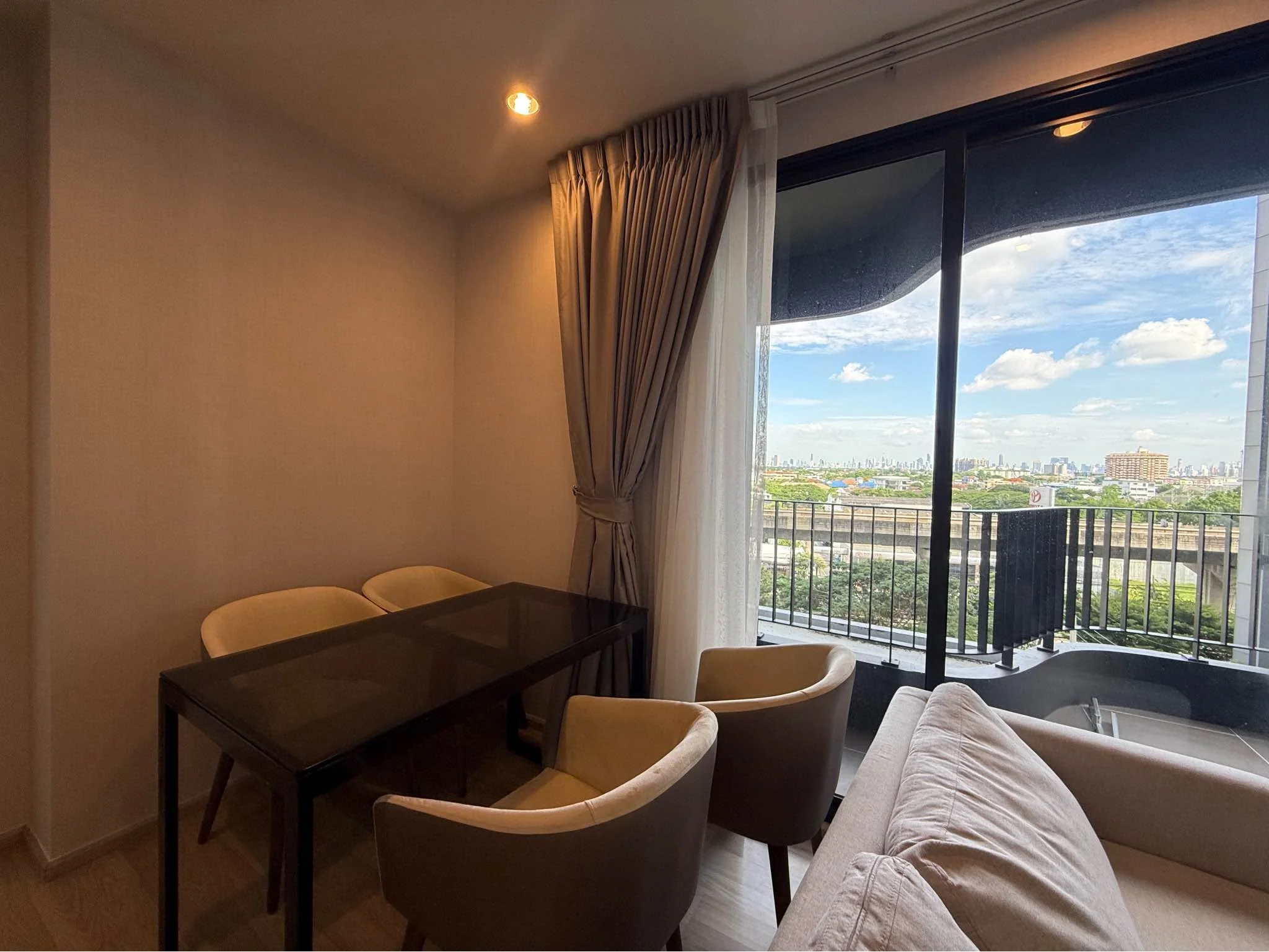 2 Bedroom condo in IDEO Mobi Sukhumvit Eastpoint