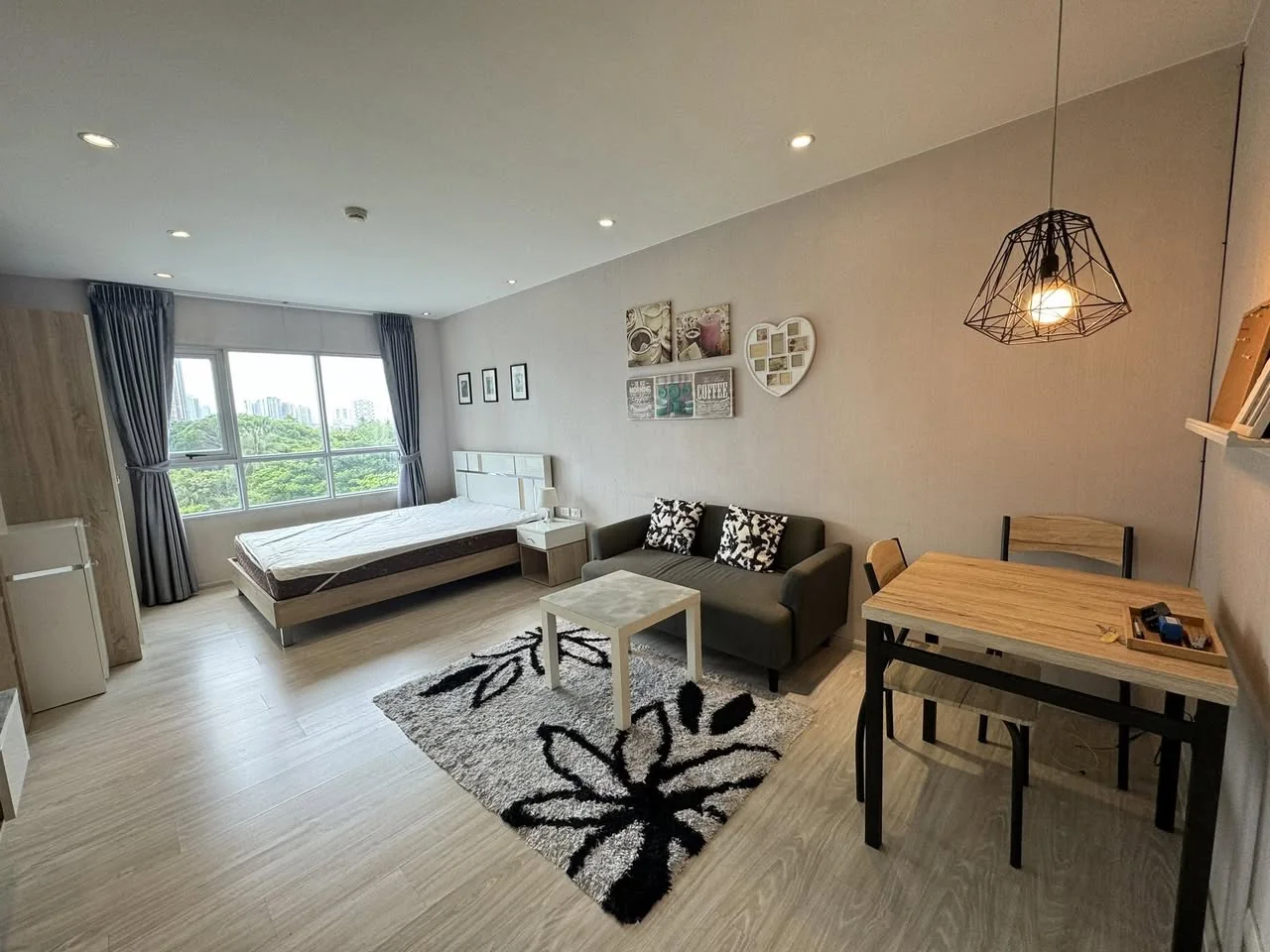 Studio condo in Aspire Sathorn-Taksin (Brick Zone)