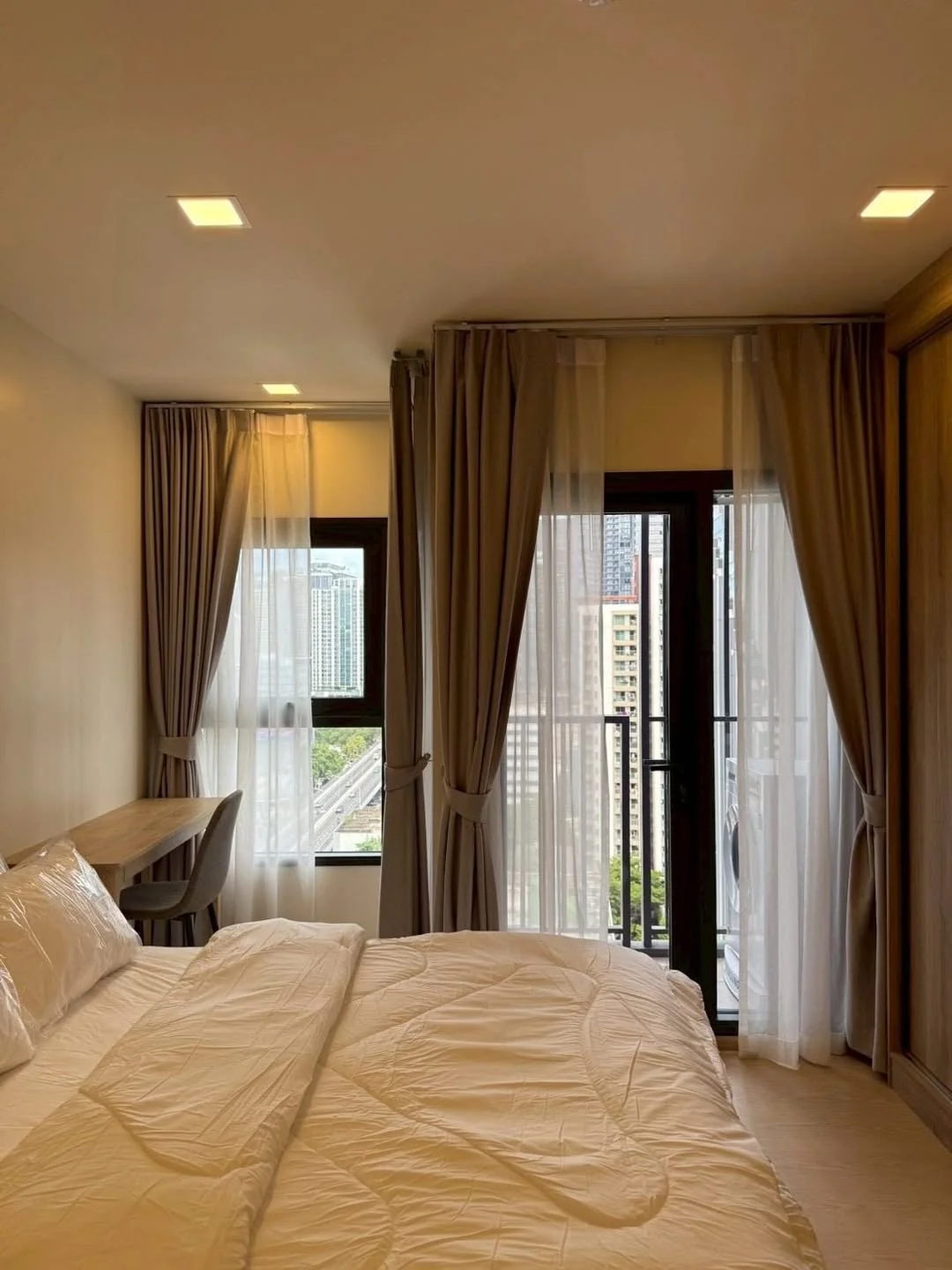 Studio condo in The Base Urban Rama 9