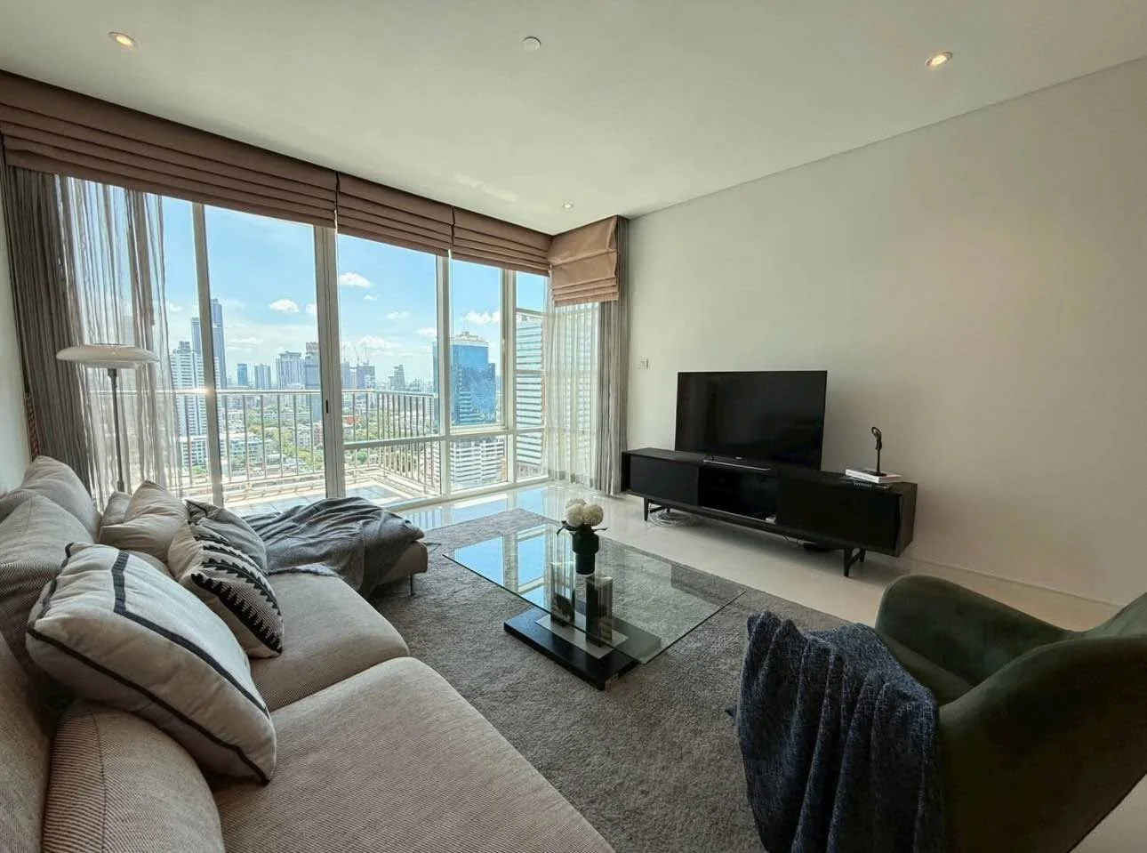 2 Bedroom condo in Fullerton Sukhumvit