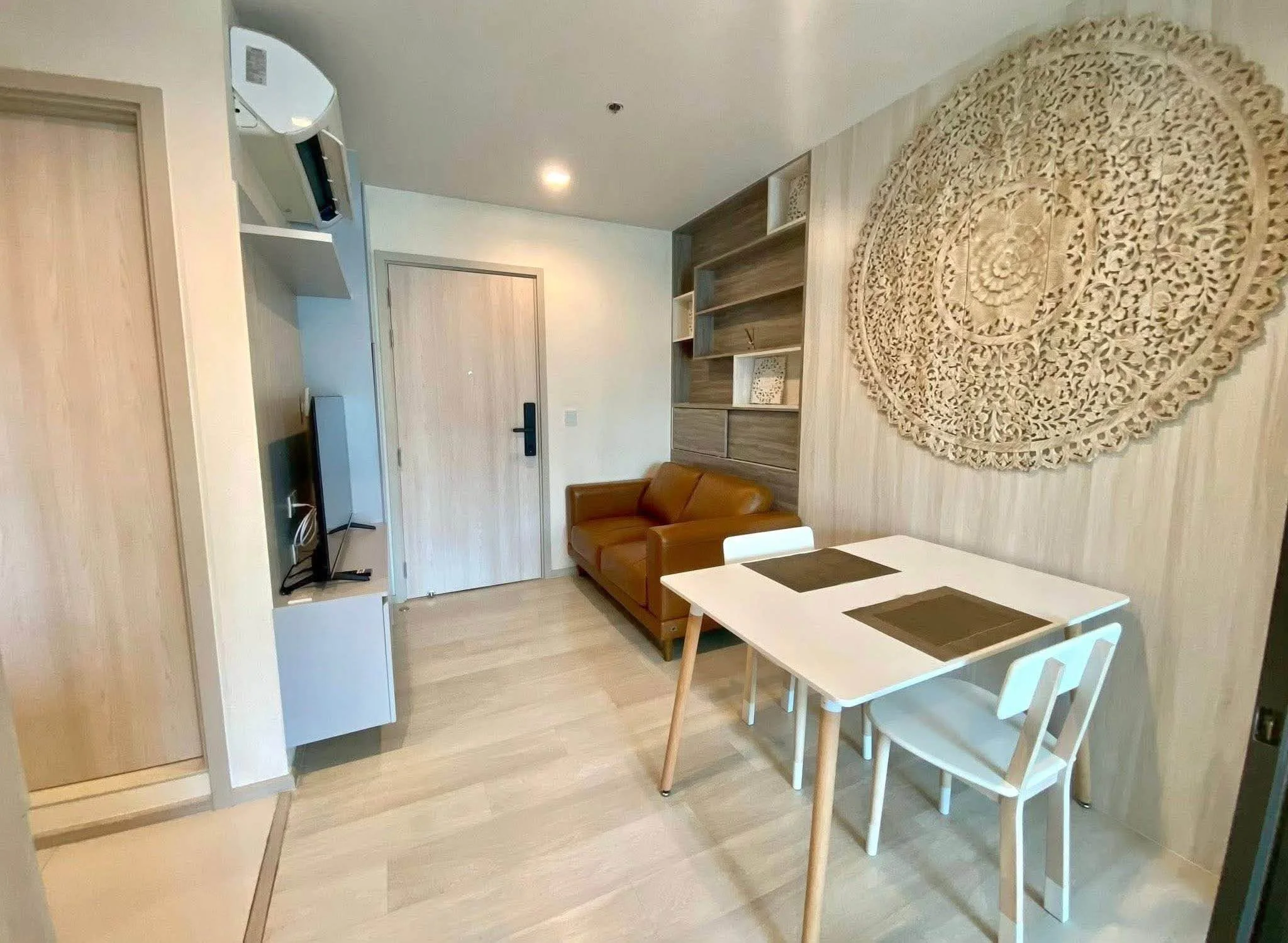 1 Bedroom condo in Life One Wireless