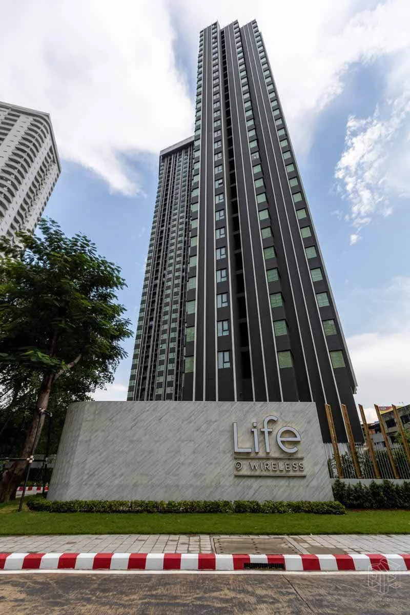 1 Bedroom condo in Life One Wireless