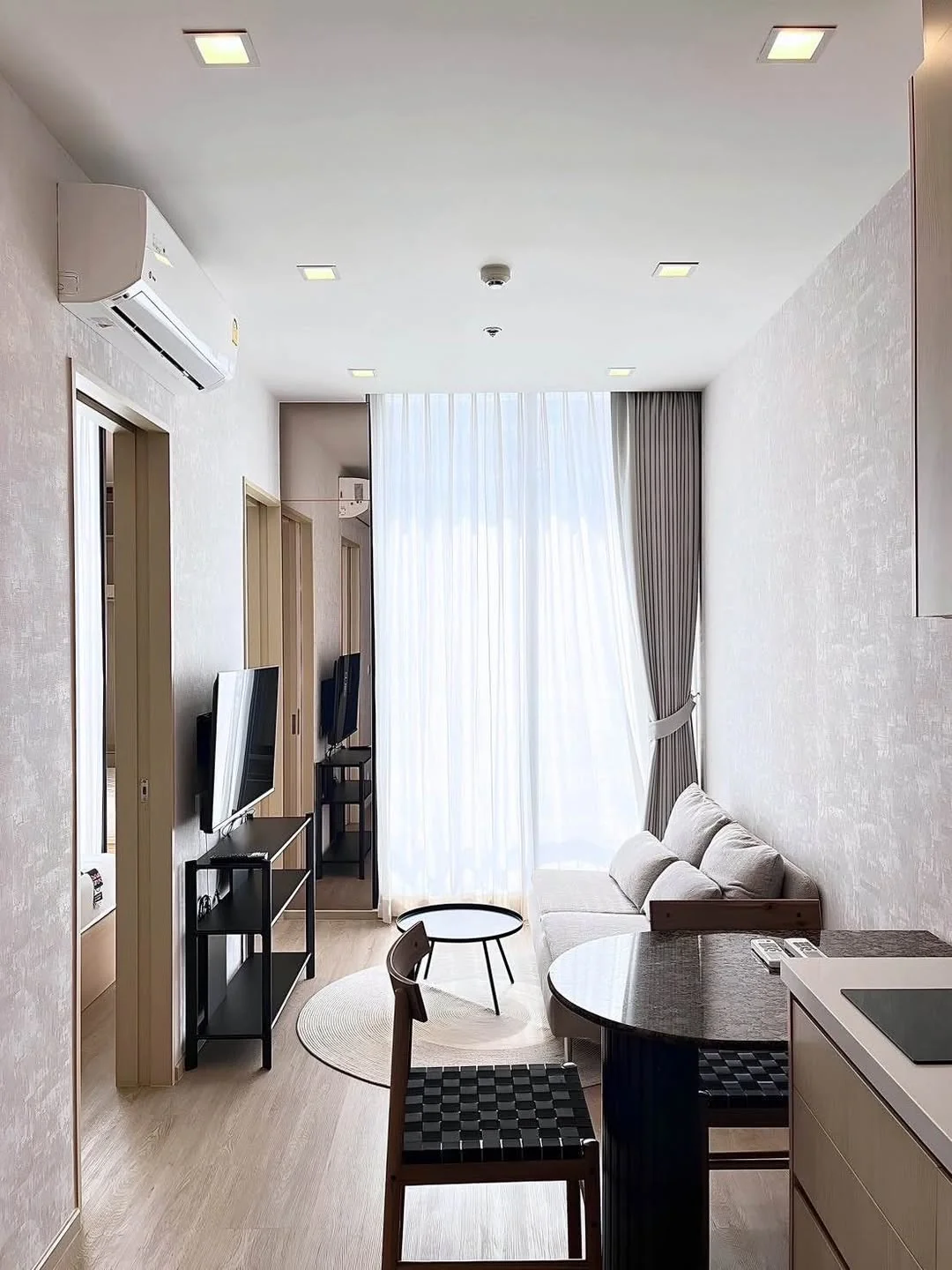 1 Bedroom condo in Noble State 39