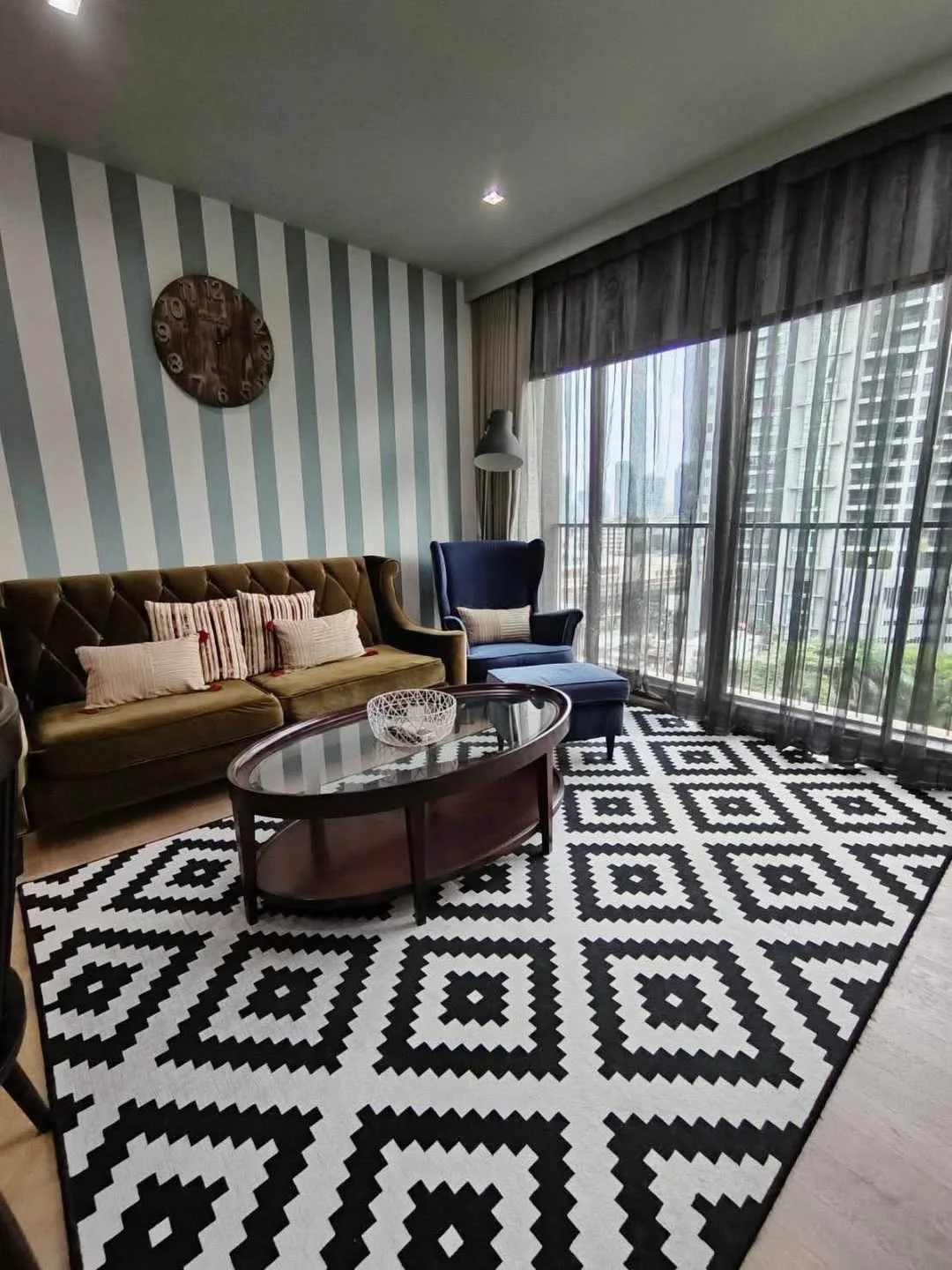 1 Bedroom condo in Noble Refine