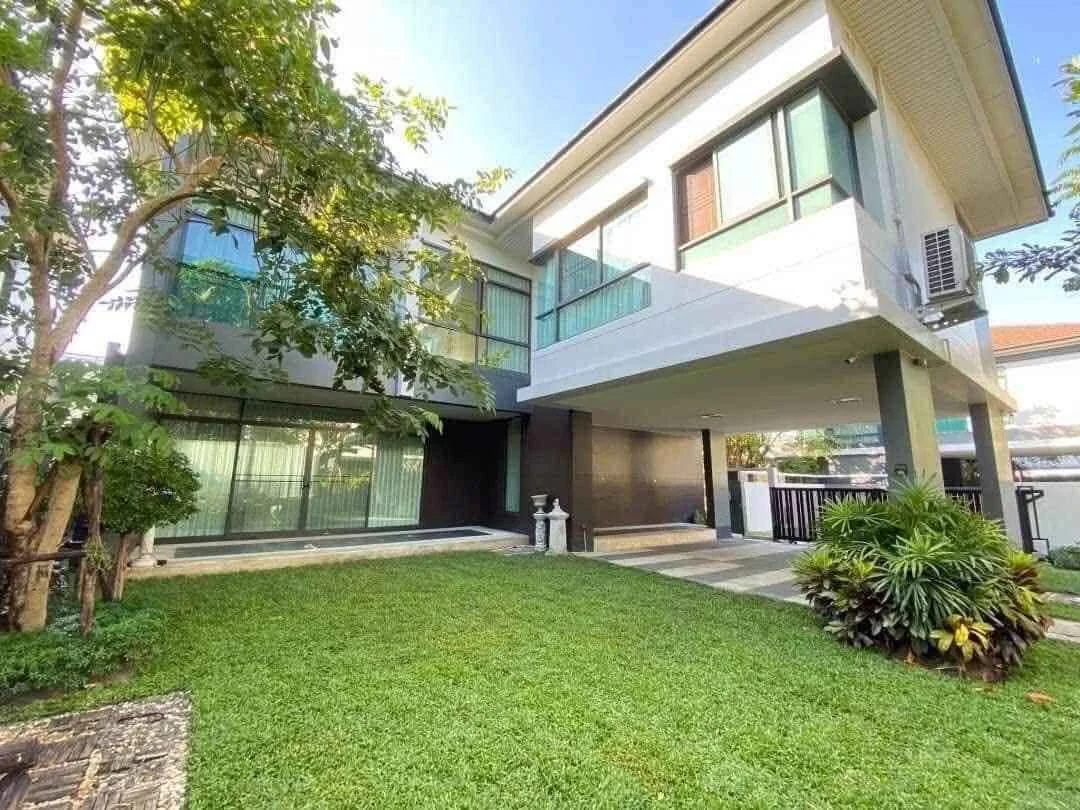 3 Bedroom condo in Setthasiri Krungthep Kreetha