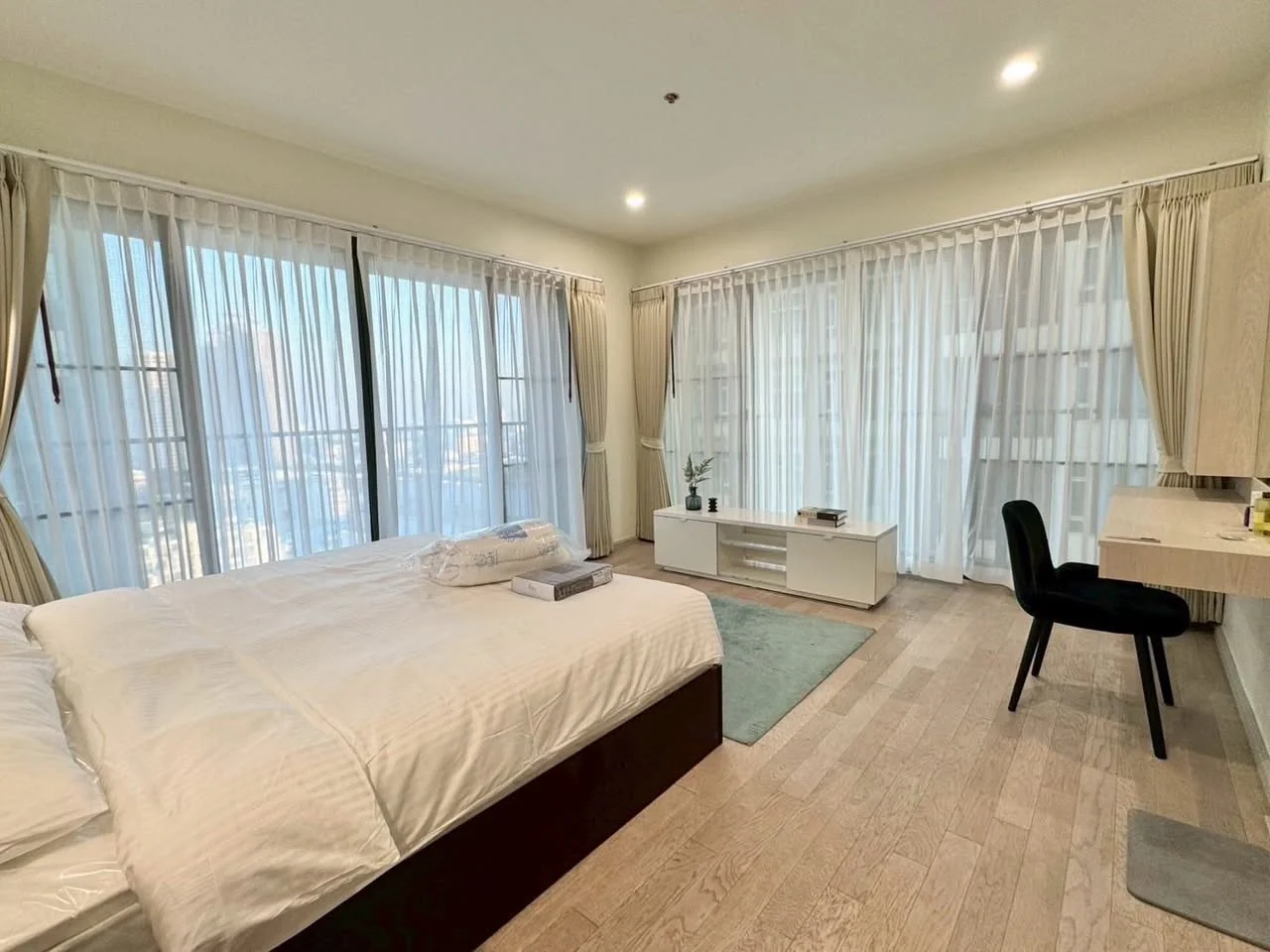 2 Bedroom condo in Noble Solo