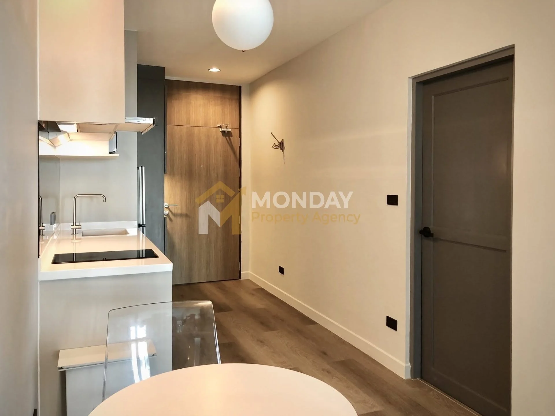 1 Bedroom condo in Noble Solo