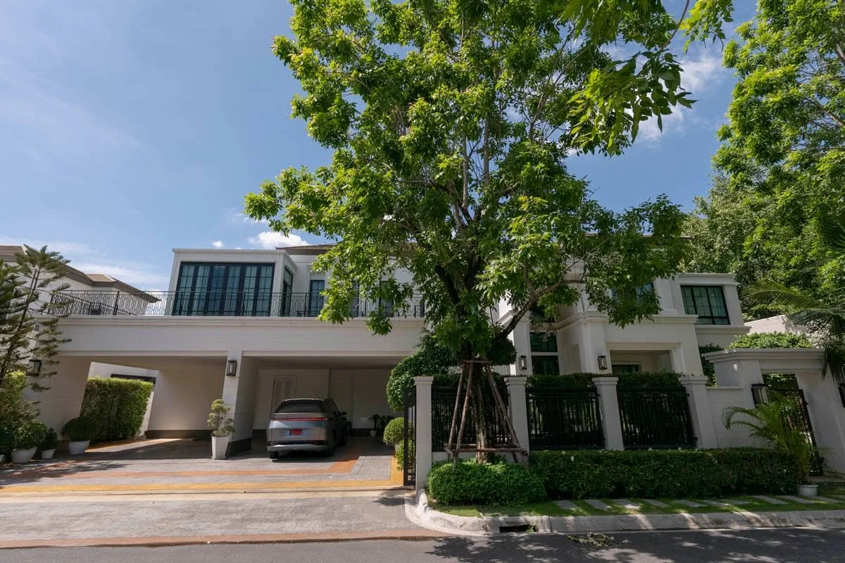 5 Bedroom condo in Baan Sansiri Pattanakarn