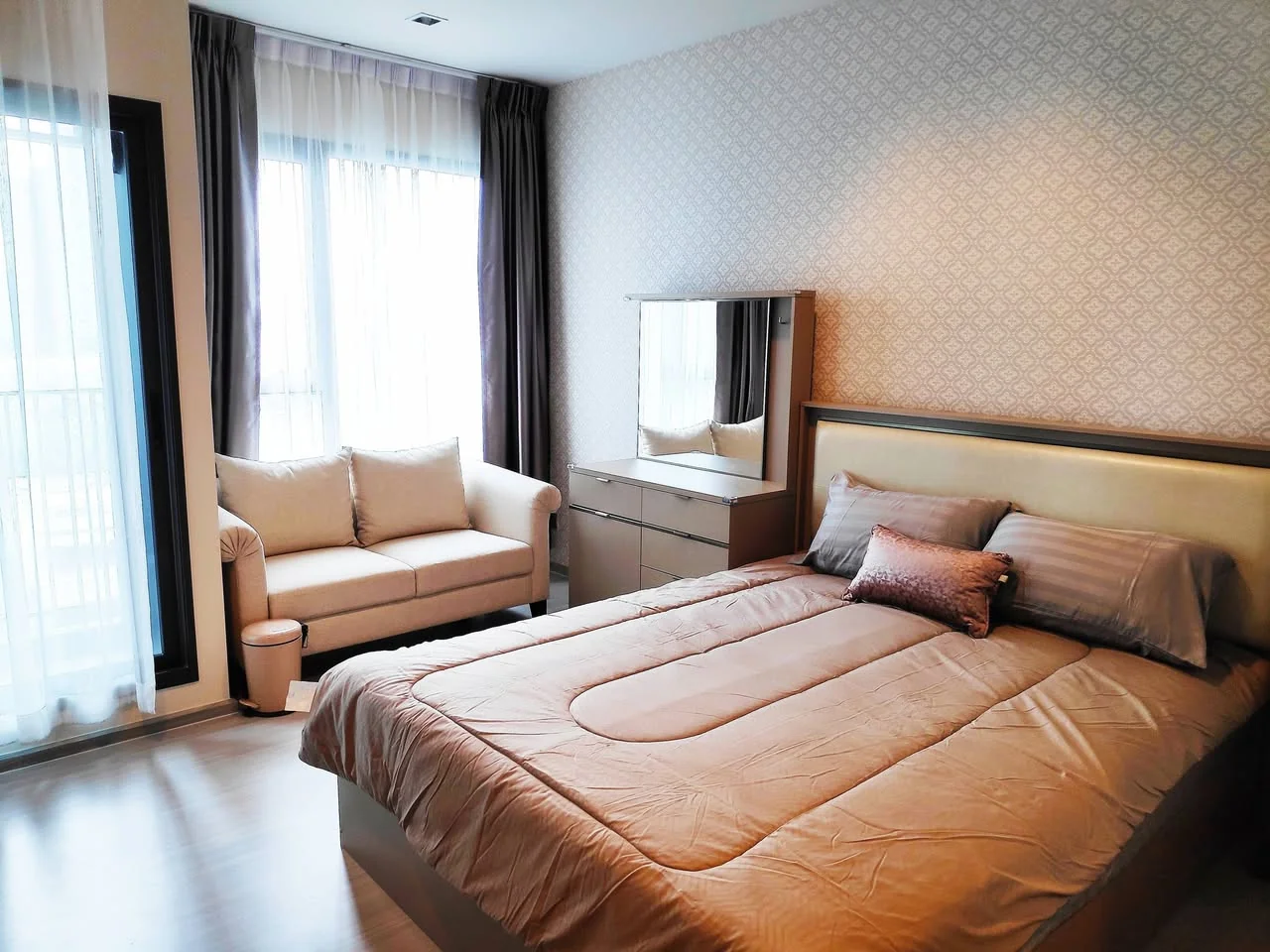 Studio condo in Life Asoke-Rama 9