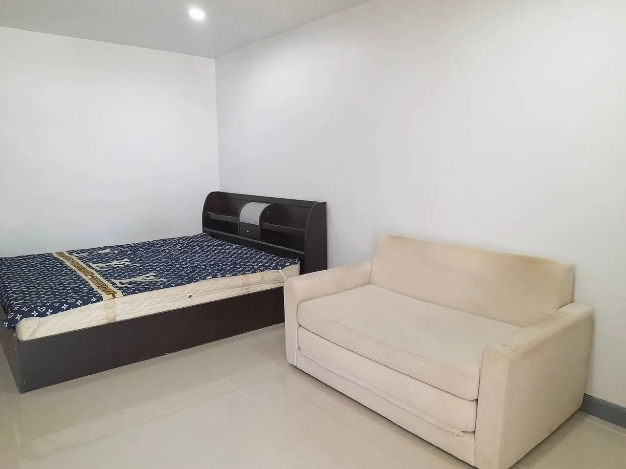 Studio condo in Regent Home 7/1