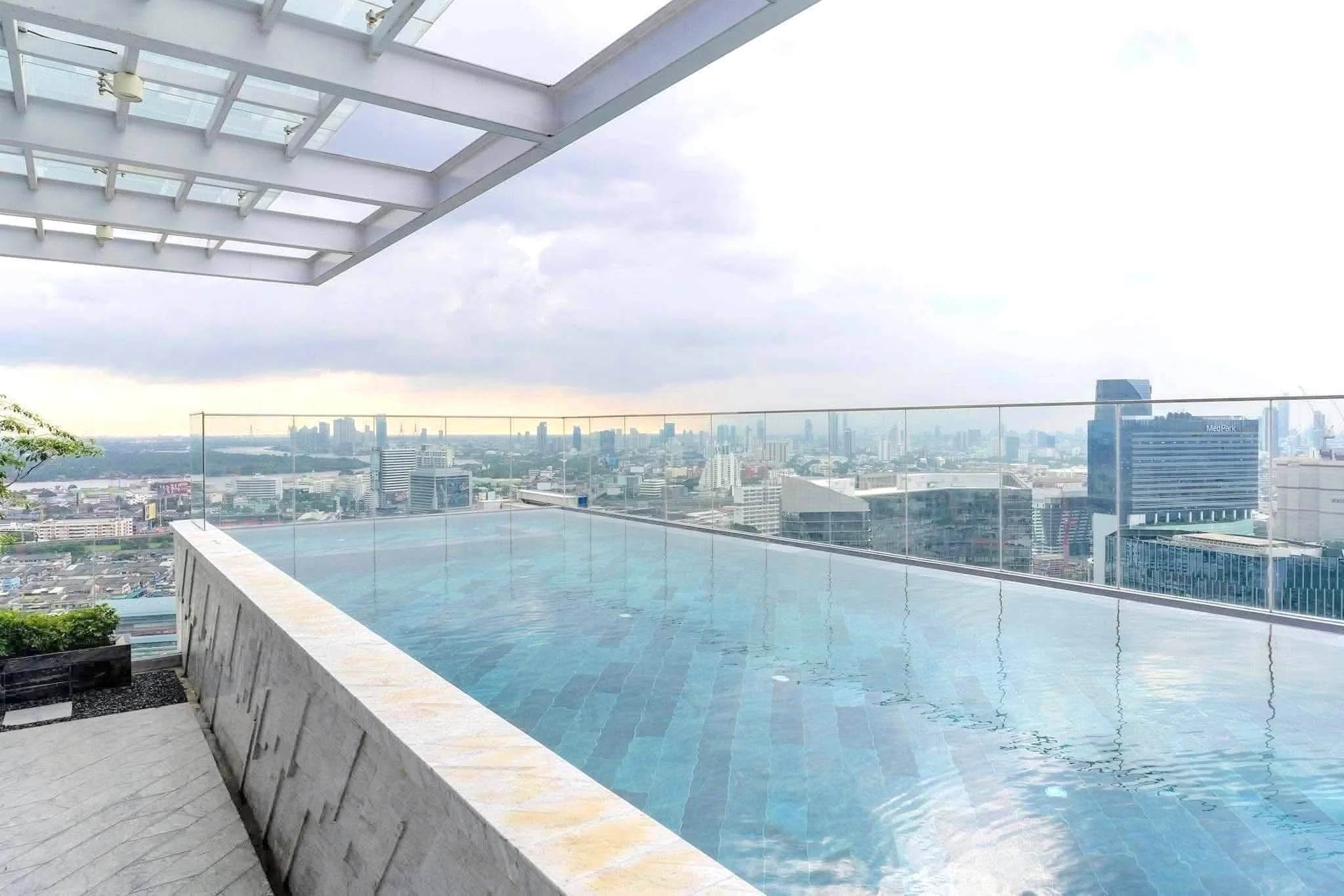 2 Bedroom condo in Siamese Exclusive Queens