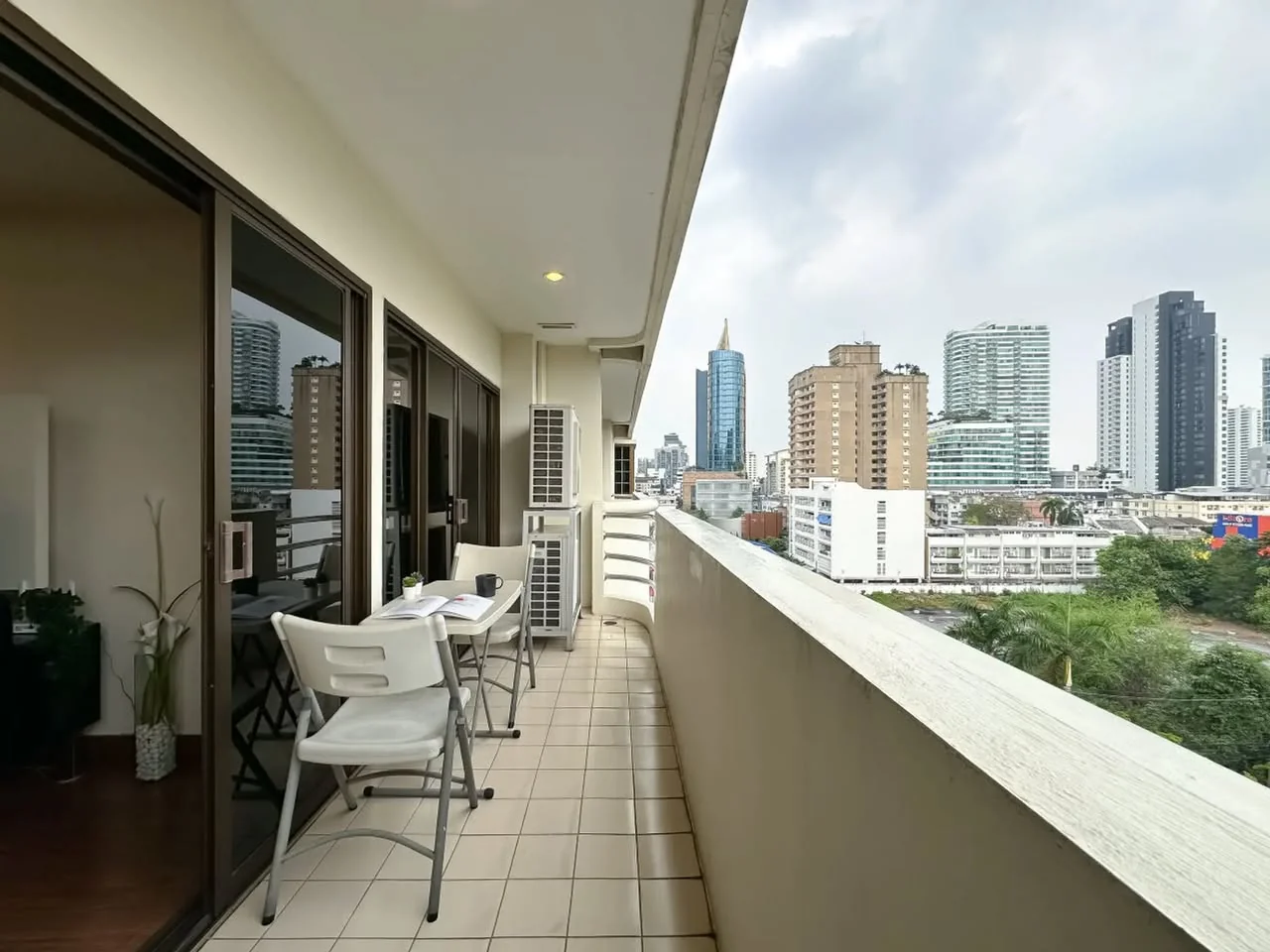 1 Bedroom condo in Premier Thonglor