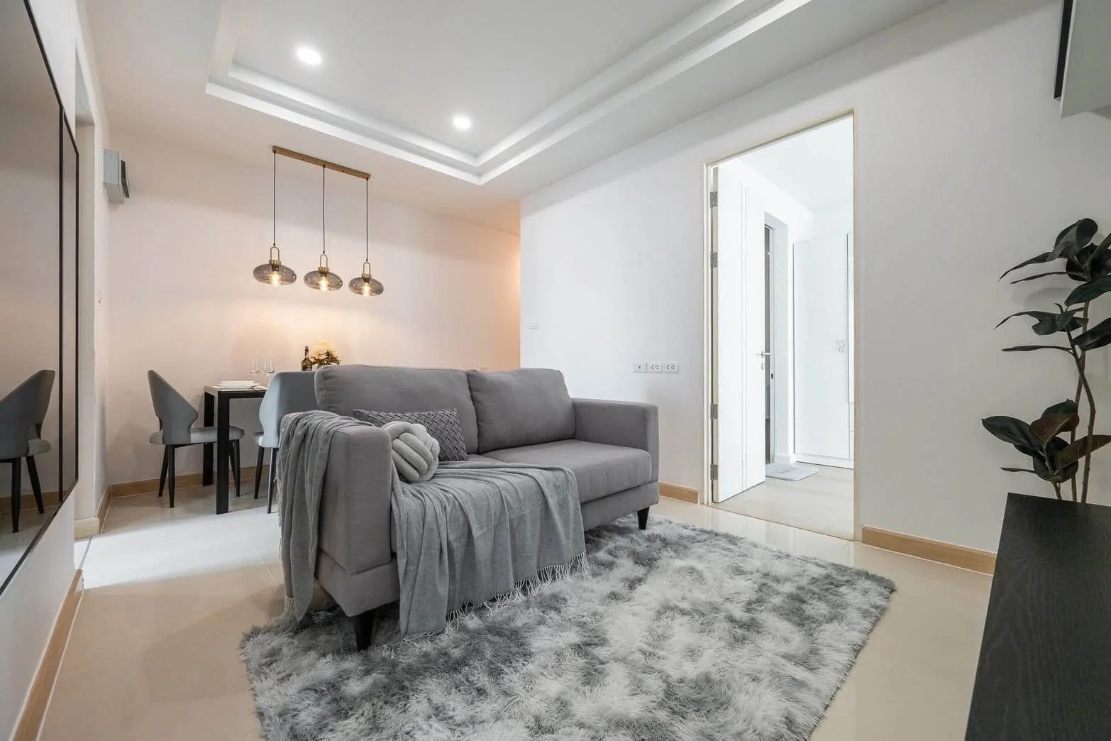 2 Bedroom condo in Happy Condo Ladprao 101