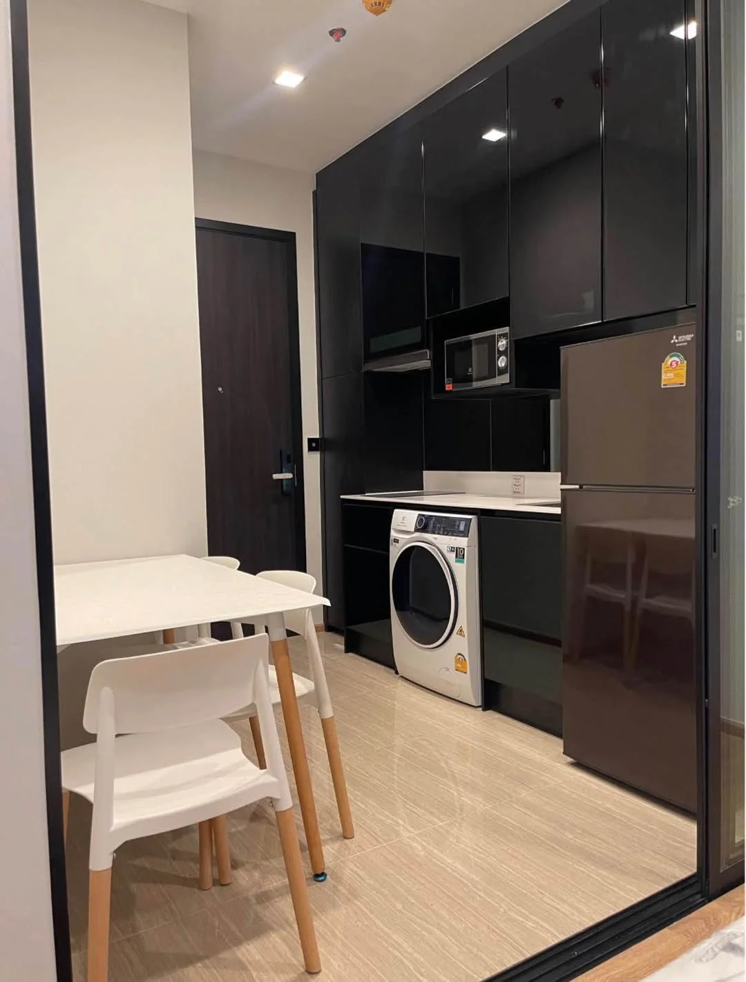 Studio condo in Noble Around Ari
