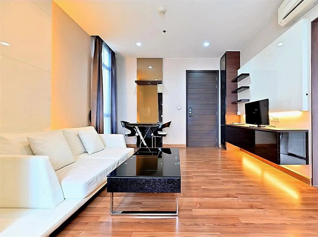 Studio condo in Ivy Ampio