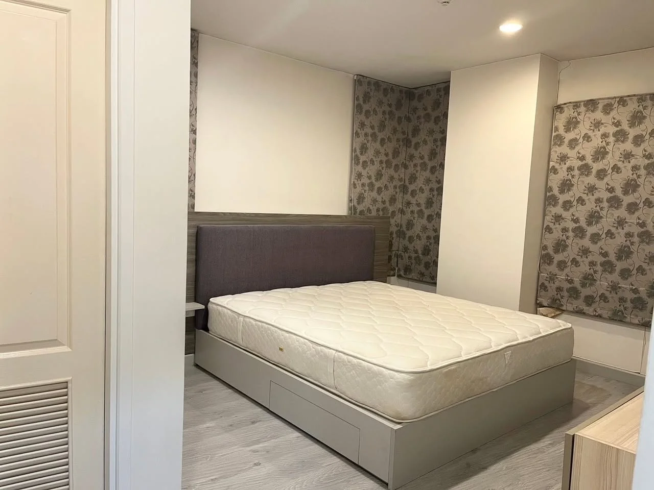 2 Bedroom condo in CHAMBERS Ramintra