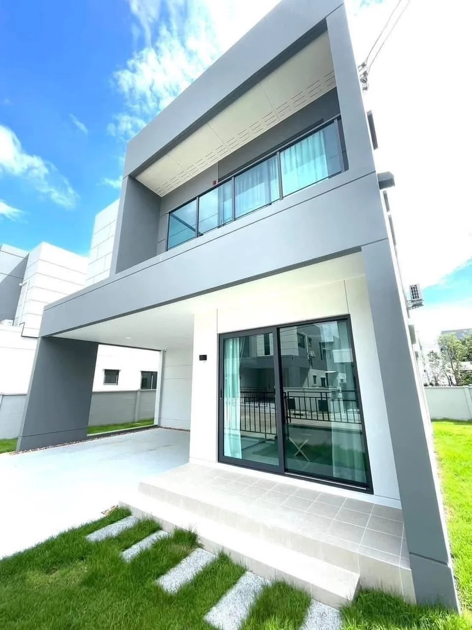 3 Bedroom condo in Centro Bangna-Wongwean