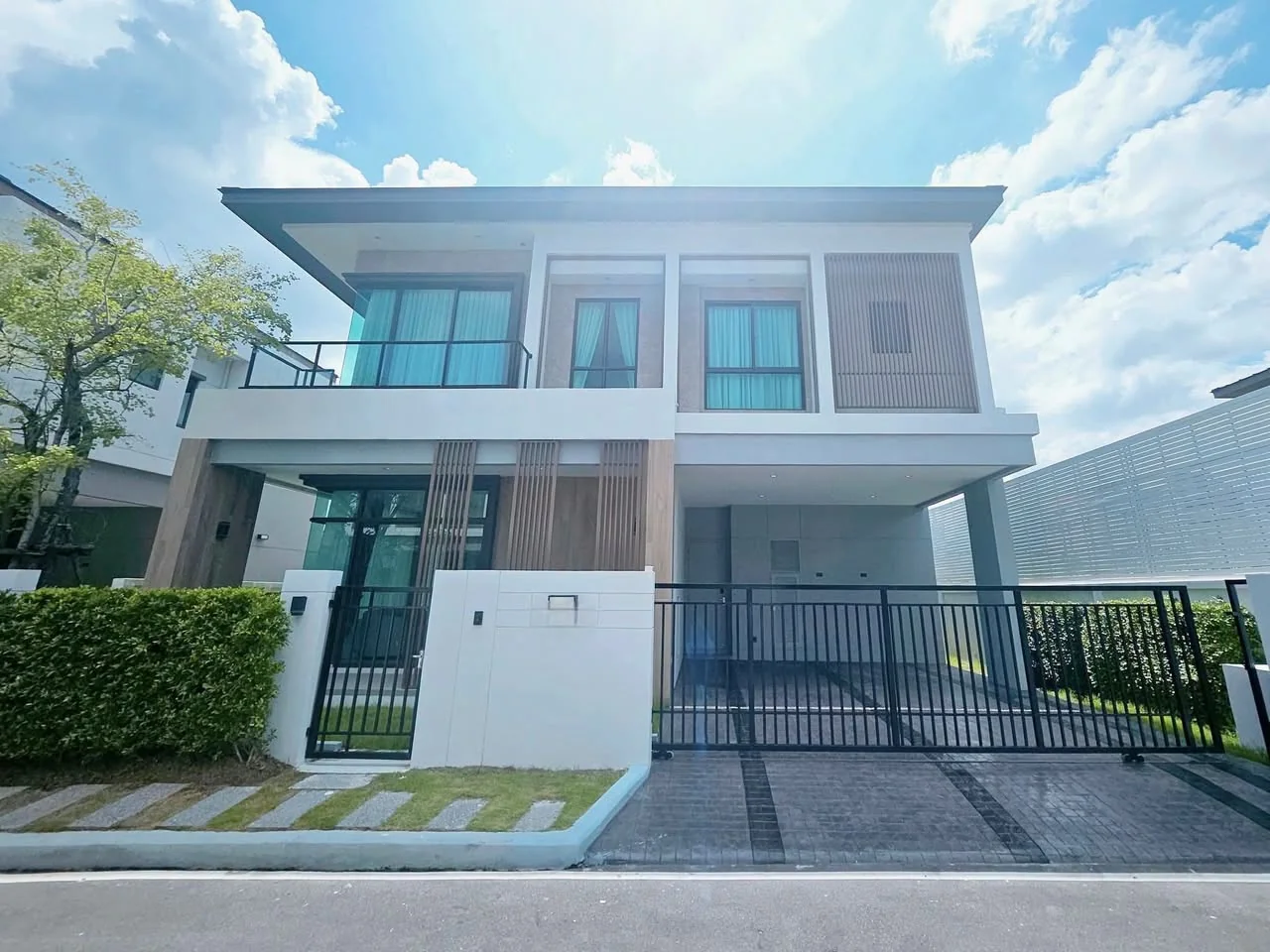 4 Bedroom condo in Bangkok Boulevard Bangna KM.5