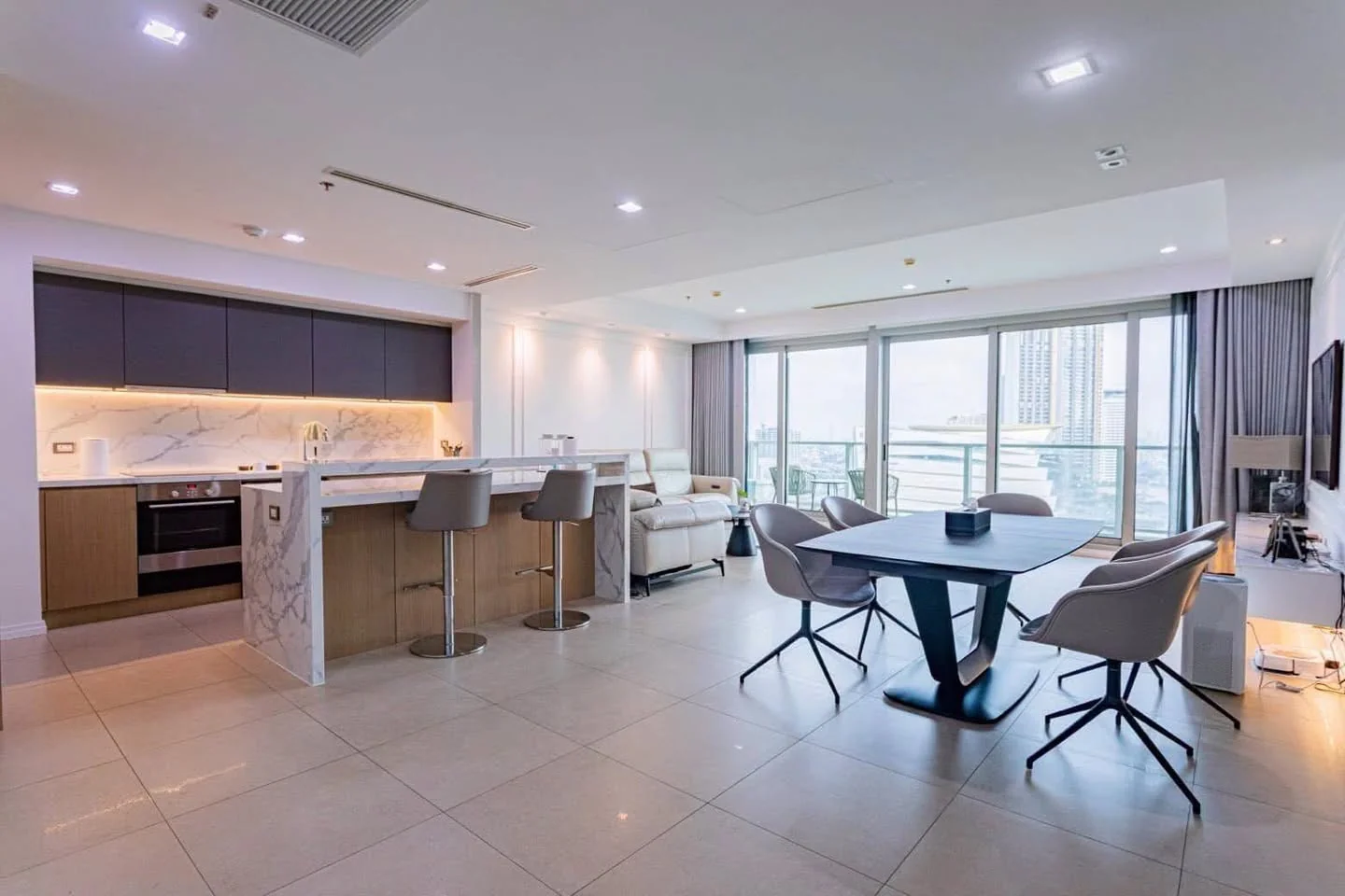 2 Bedroom condo in River House Condominium