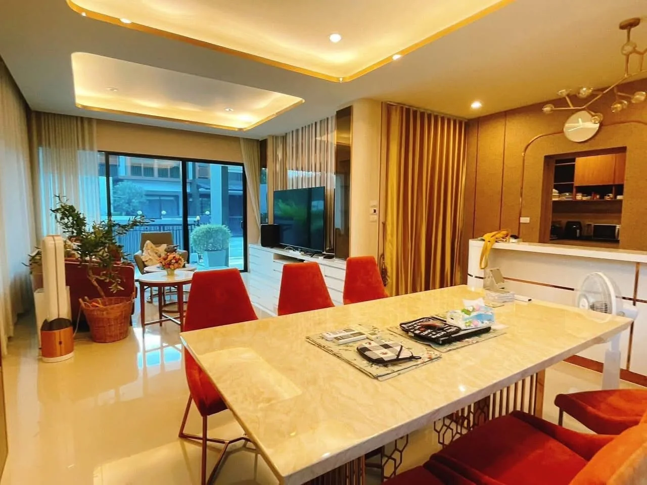 4 Bedroom condo in Burasiri Pattanakarn